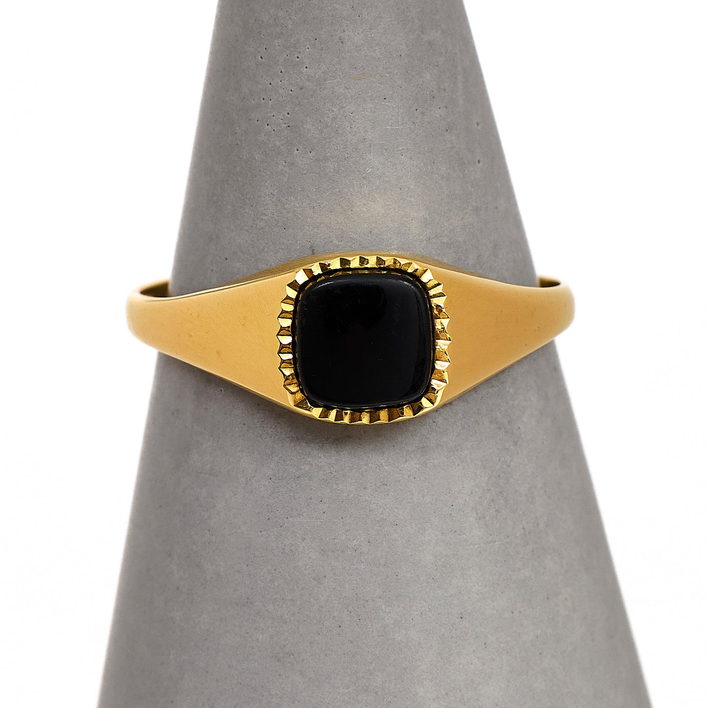 Pre-Owned 9ct Gold Square Rounded Corner Onyx Signet Ring