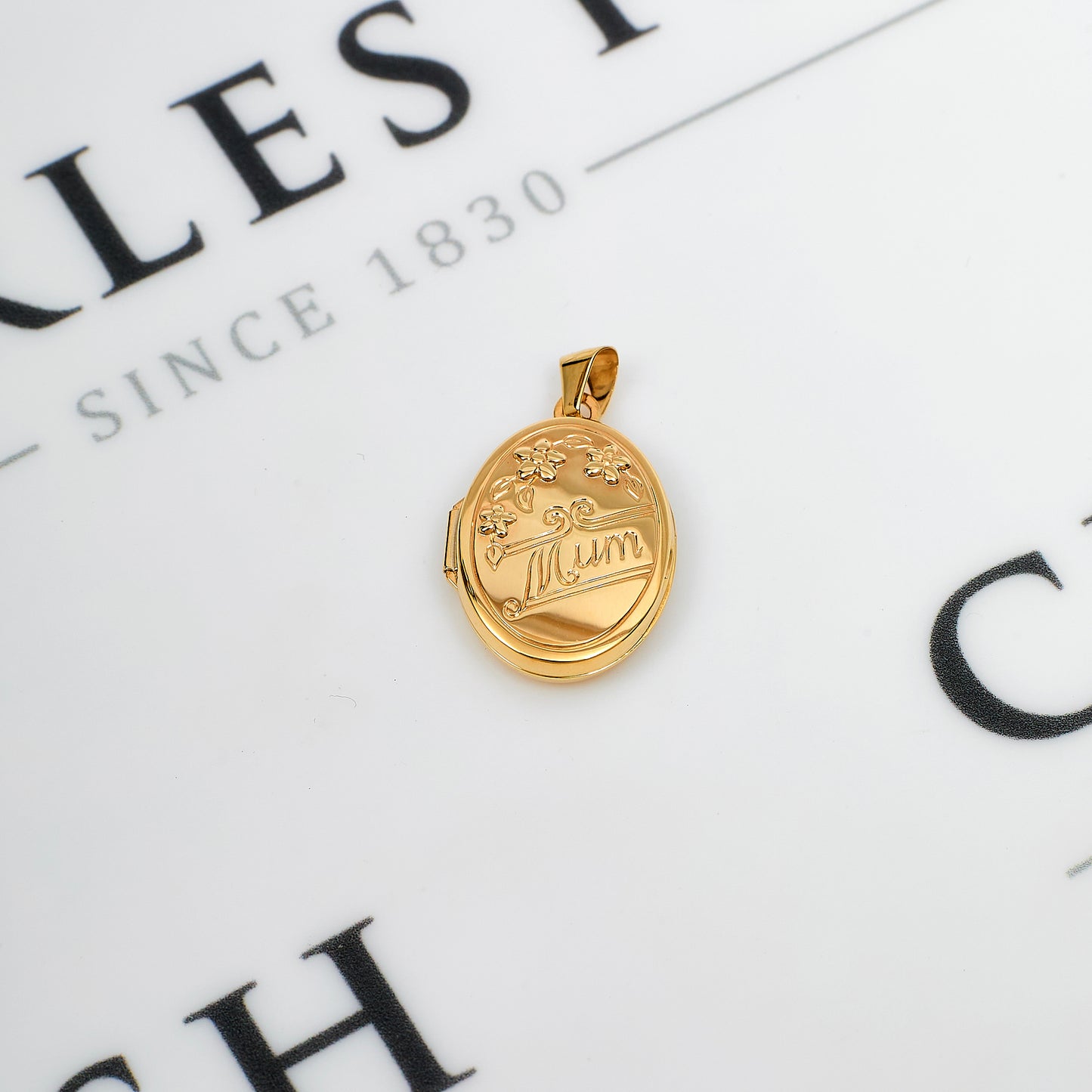 Pre-Owned 9ct Gold Oval Mum Locket Pendant