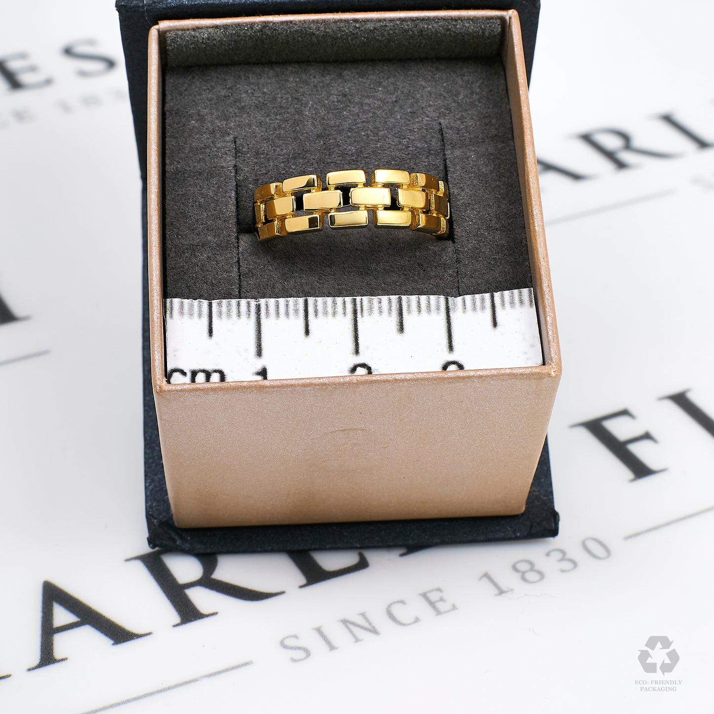 Pre-Owned 9ct Gold Rectangle Link Design Ring Size R
