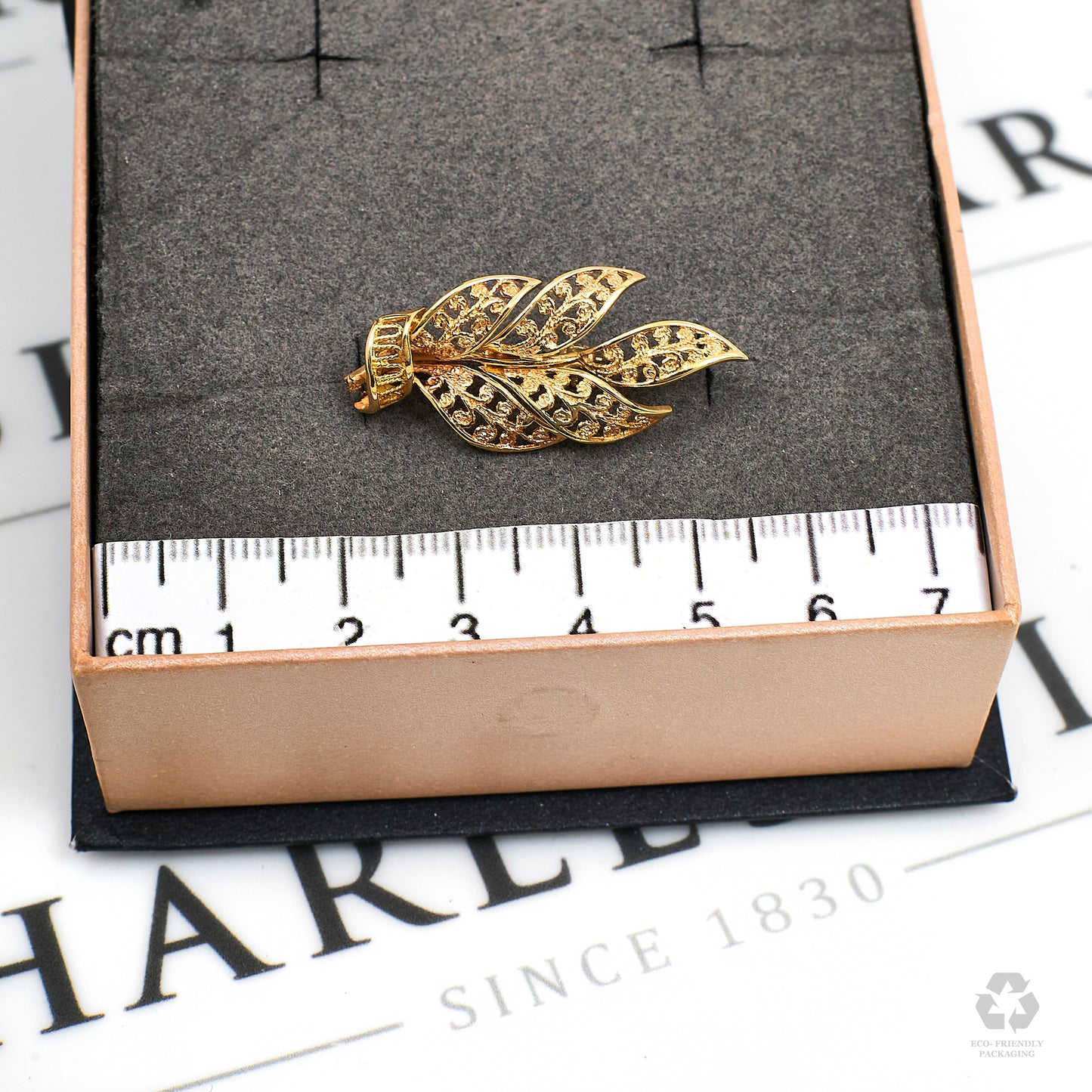 Pre-Owned 9ct Gold 5 Leaf Design Brooch