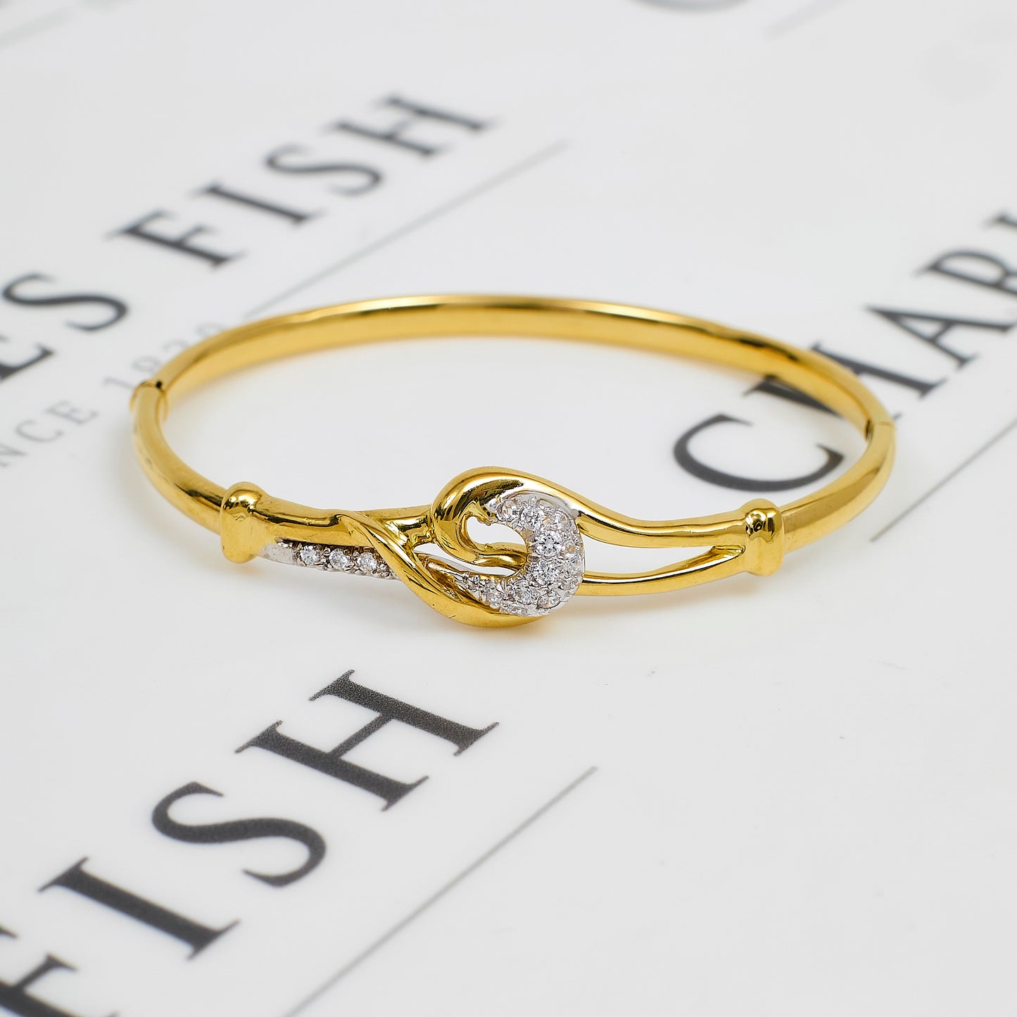 Pre-Owned 18ct Gold CZ Hinged Loop Design Bangle