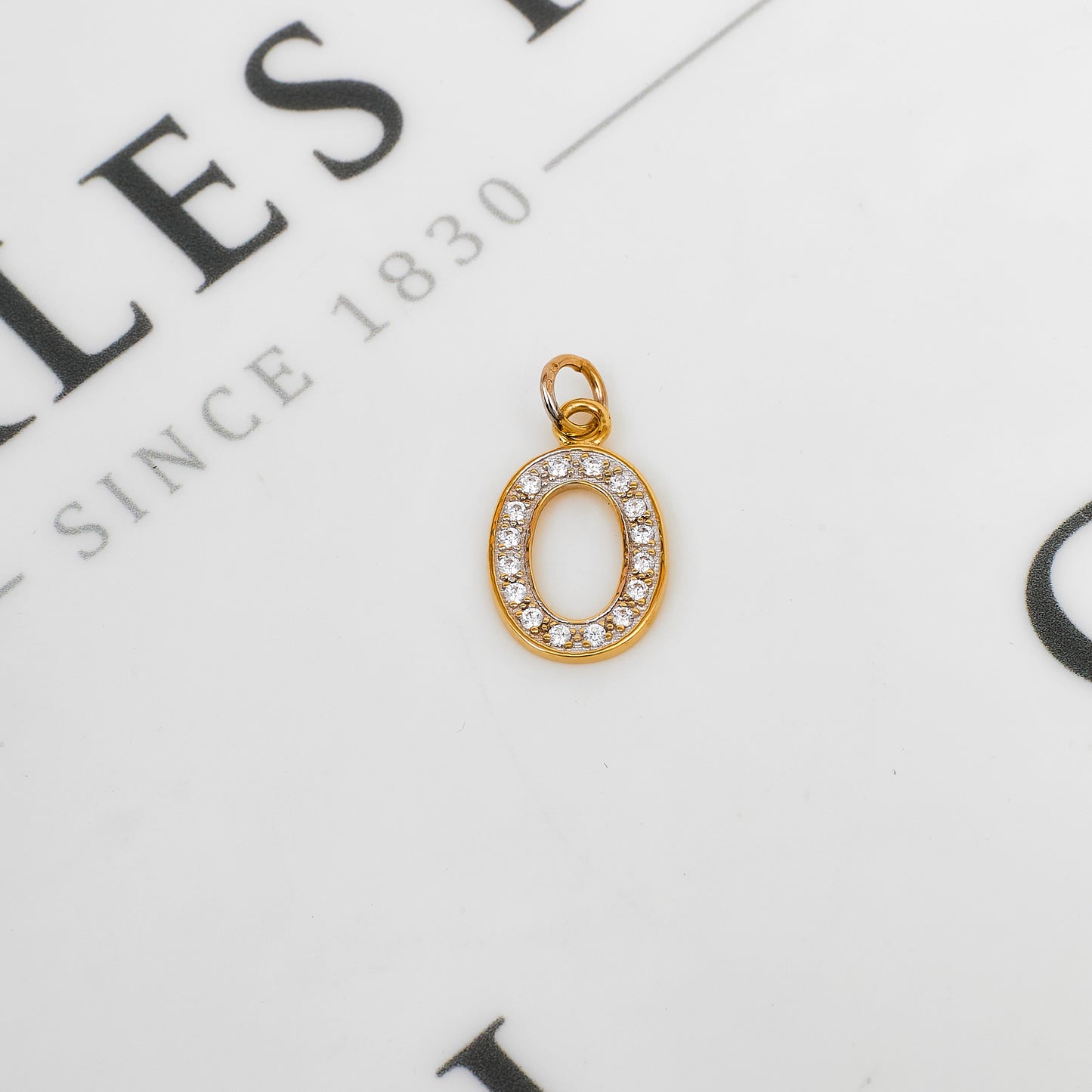 Pre-Owned 9ct Gold CZ Letter O Initial Pendant