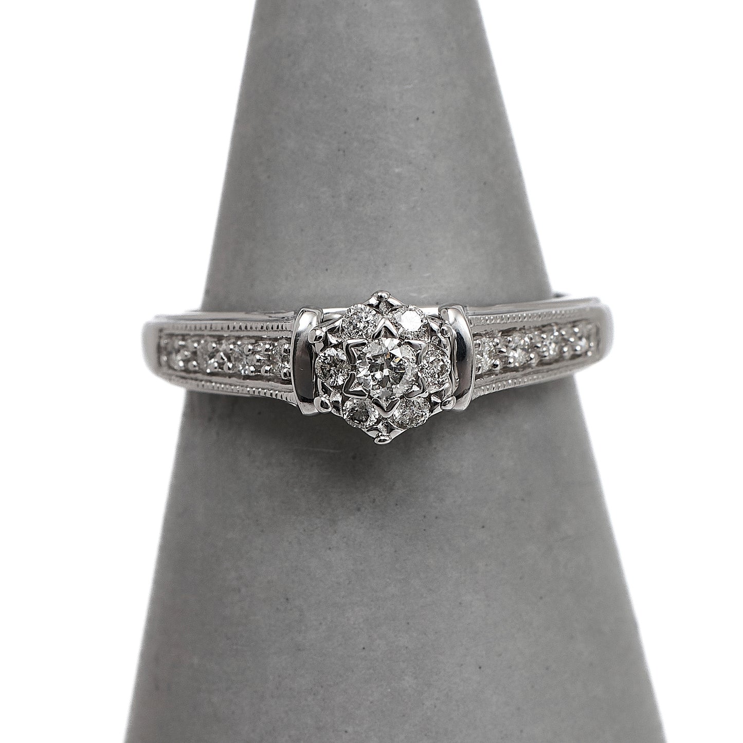 Pre-Owned 9ct White Gold Diamond Cluster Ring Size K.5
