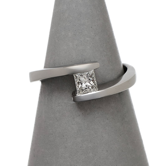 Pre-Owned Platinum Princess Cut Diamond Crossover Ring