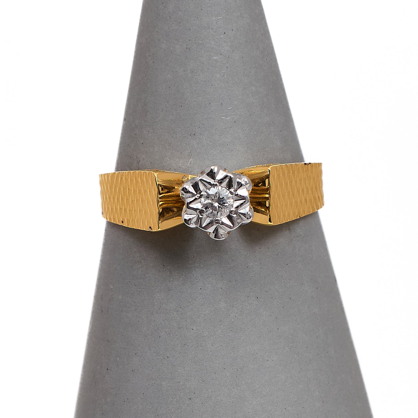 Pre-Owned 18ct Gold Illusion Set Diamond Ring Size Q