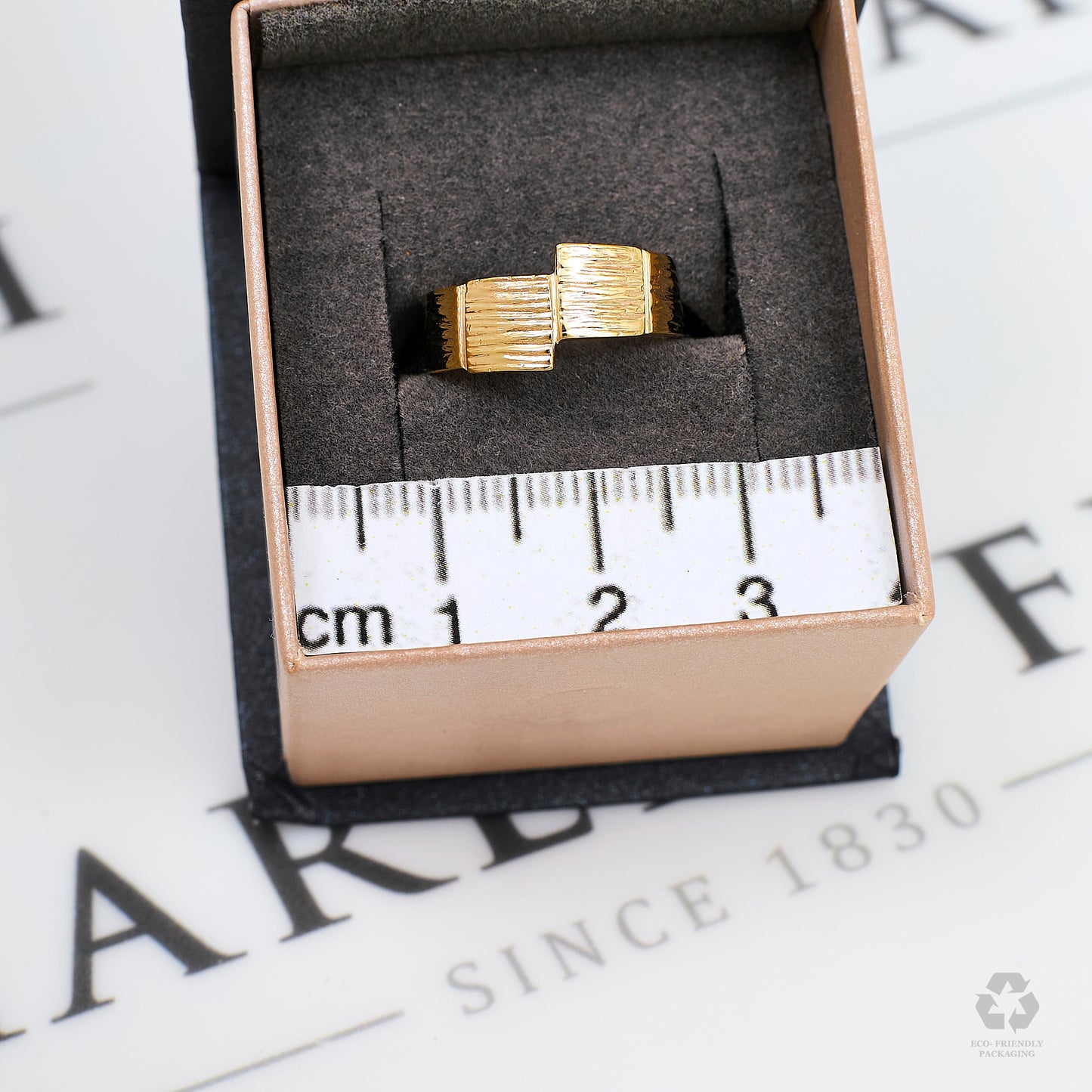 Pre-Owned 9ct Gold Barked Off Centre Band Ring Size H