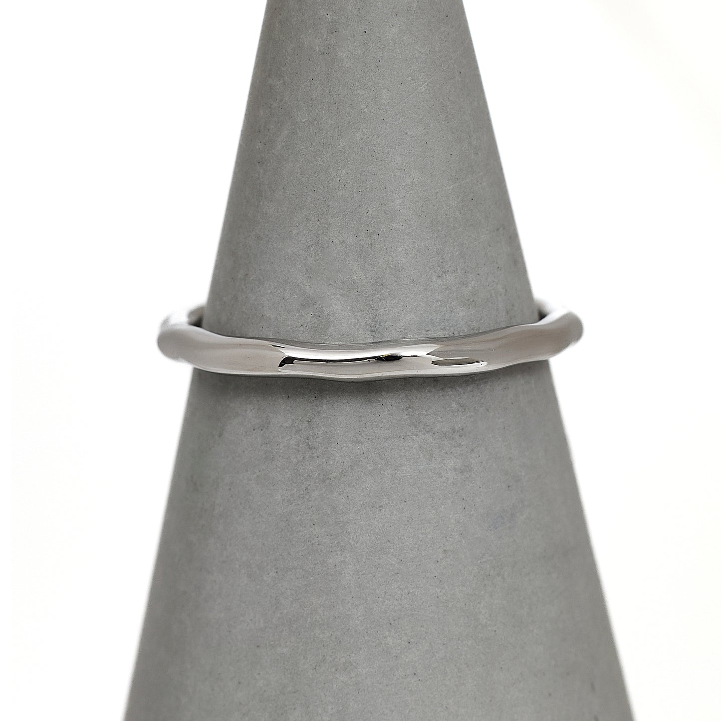 Pre-Owned 14ct White Gold Hexagonal Band Ring Size P