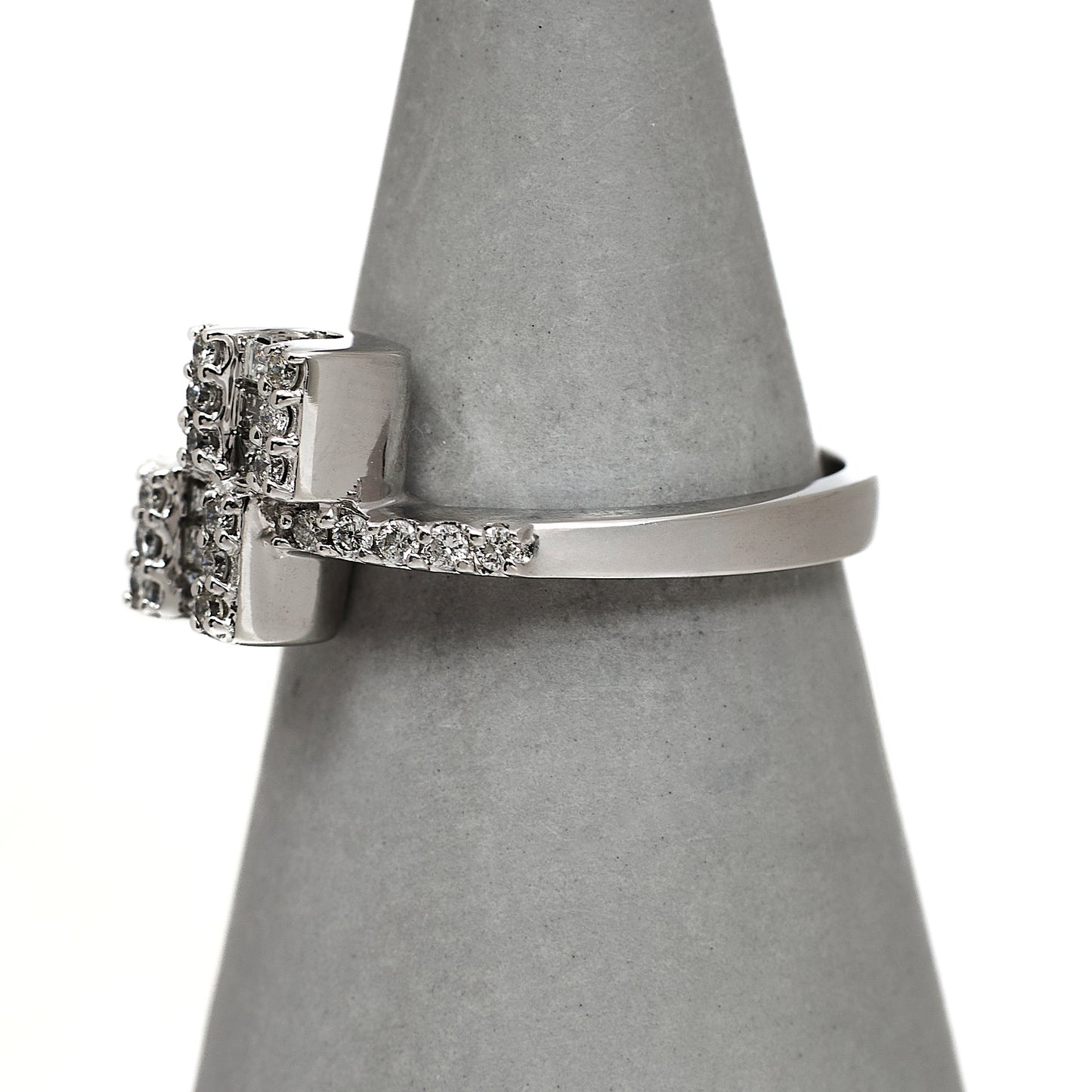 Pre-Owned 18ct White Gold Diamond Crossover Ring Size O