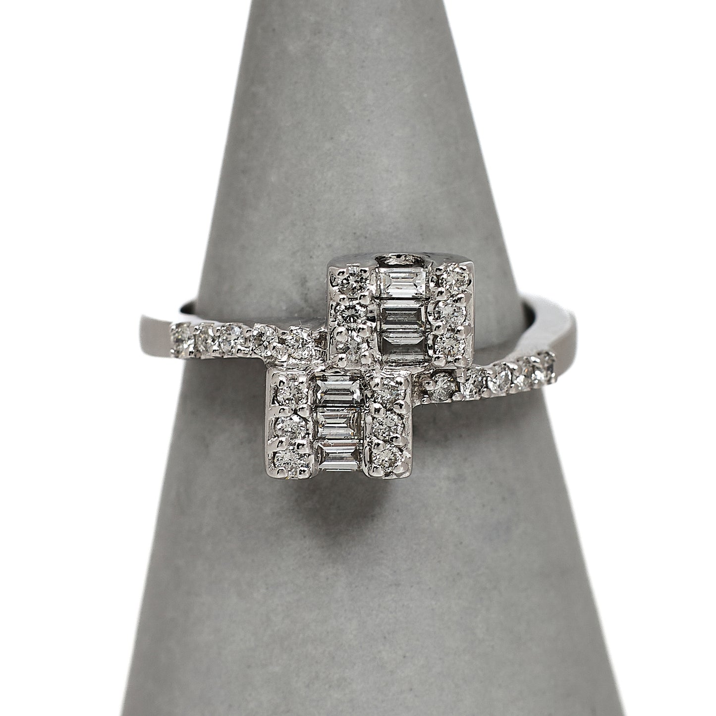 Pre-Owned 18ct White Gold Diamond Crossover Ring Size O