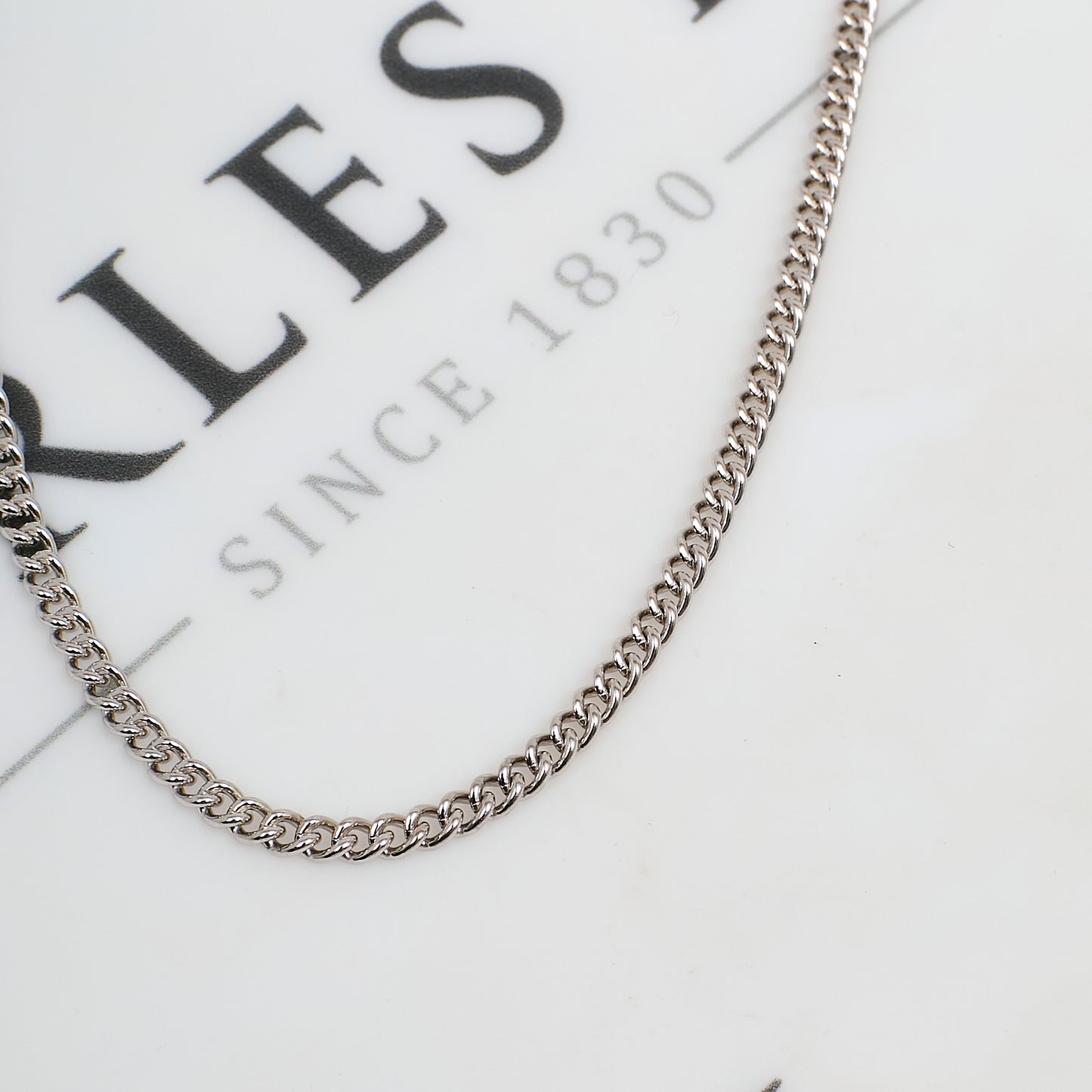 Pre-Owned 9ct White Gold Curb Chain Necklace 25 Inch