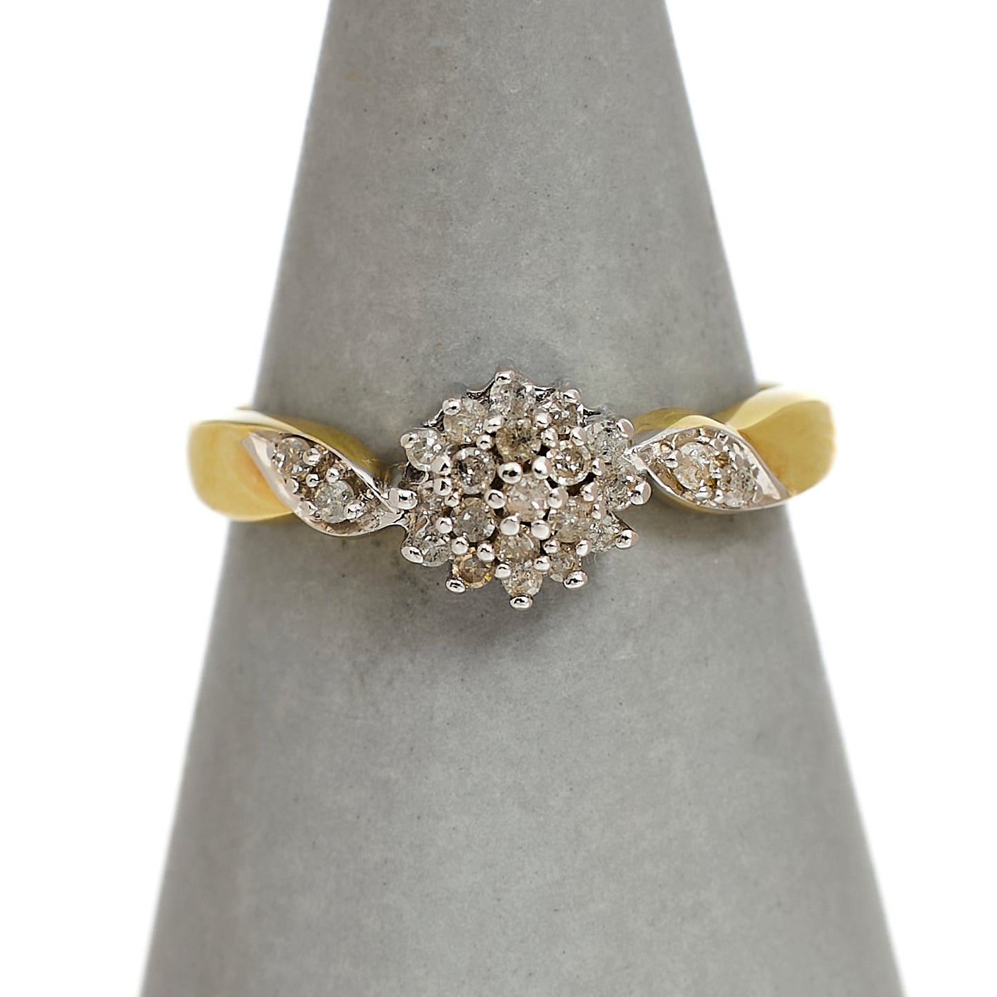 Pre-Owned 9ct Gold Diamond Cluster Ring Size Q