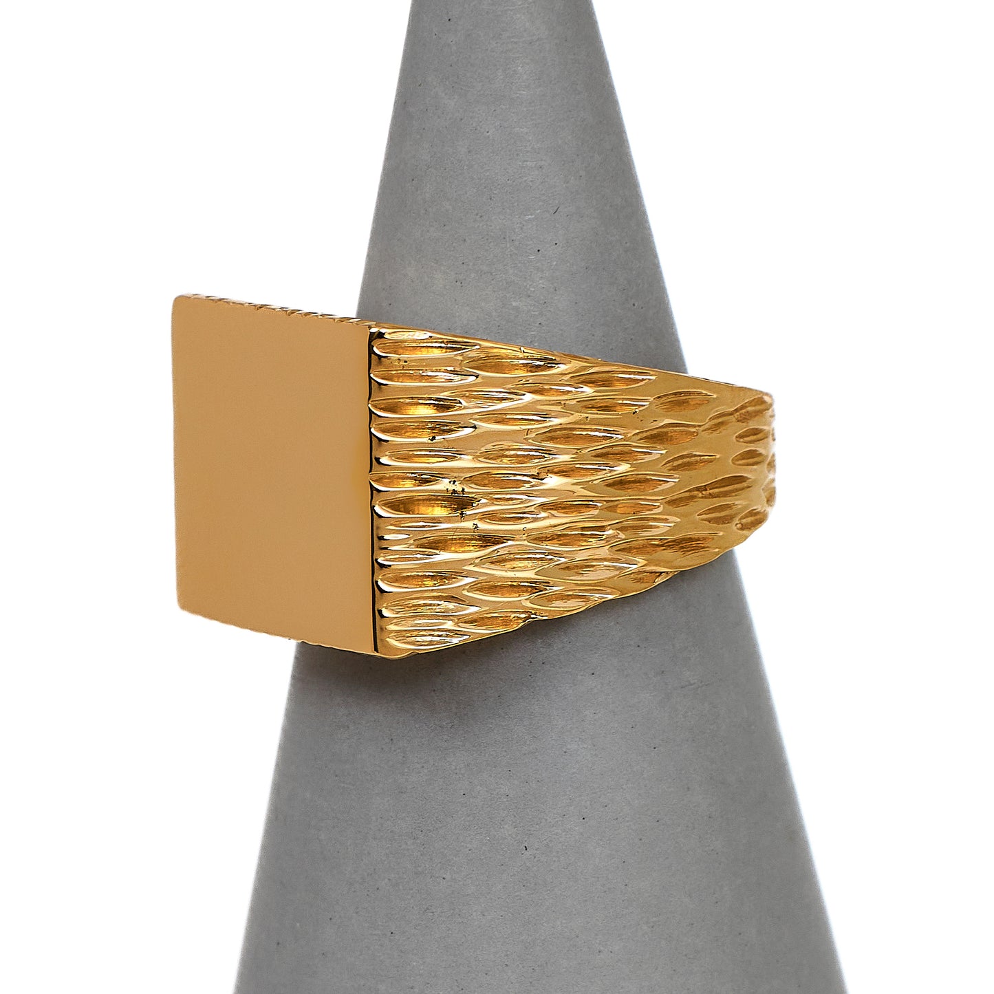 Pre-Owned 9ct Gold Square Signet Barked Shank Ring Size N