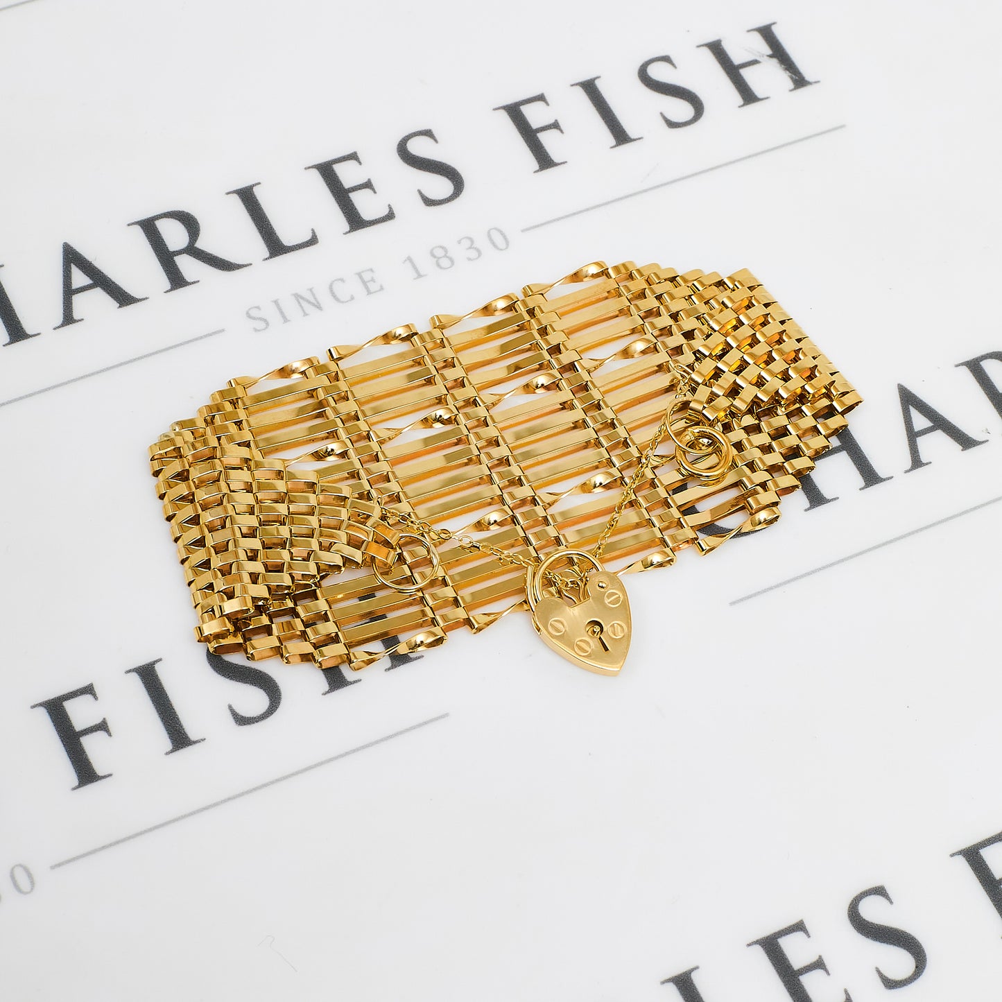 Pre-Owned 9ct Gold Bar Gate Bracelet & Heart Padlock 7 Inch