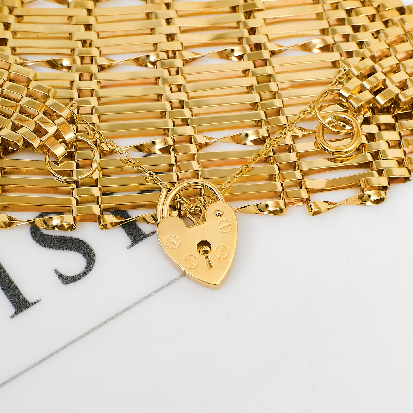 Pre-Owned 9ct Gold Bar Gate Bracelet & Heart Padlock 7 Inch