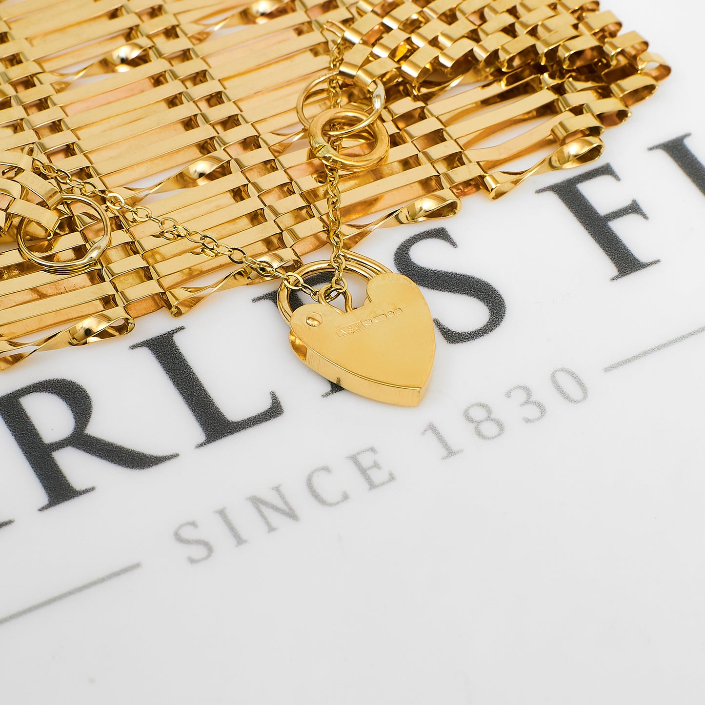Pre-Owned 9ct Gold Bar Gate Bracelet & Heart Padlock 7 Inch