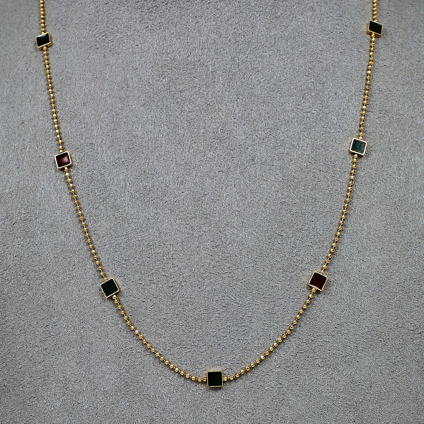 Pre-Owned 9ct Gold Red & Green Resin Dress Necklace