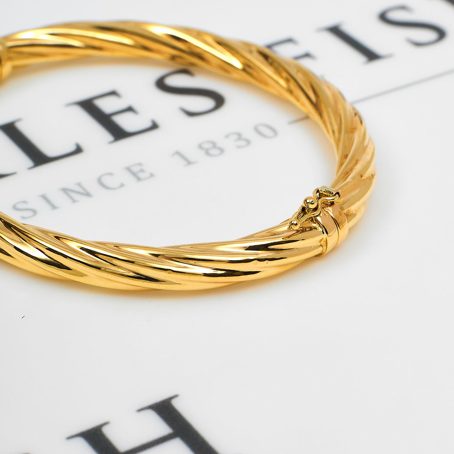 Pre-Owned 9ct Gold Twist Hinged Bangle