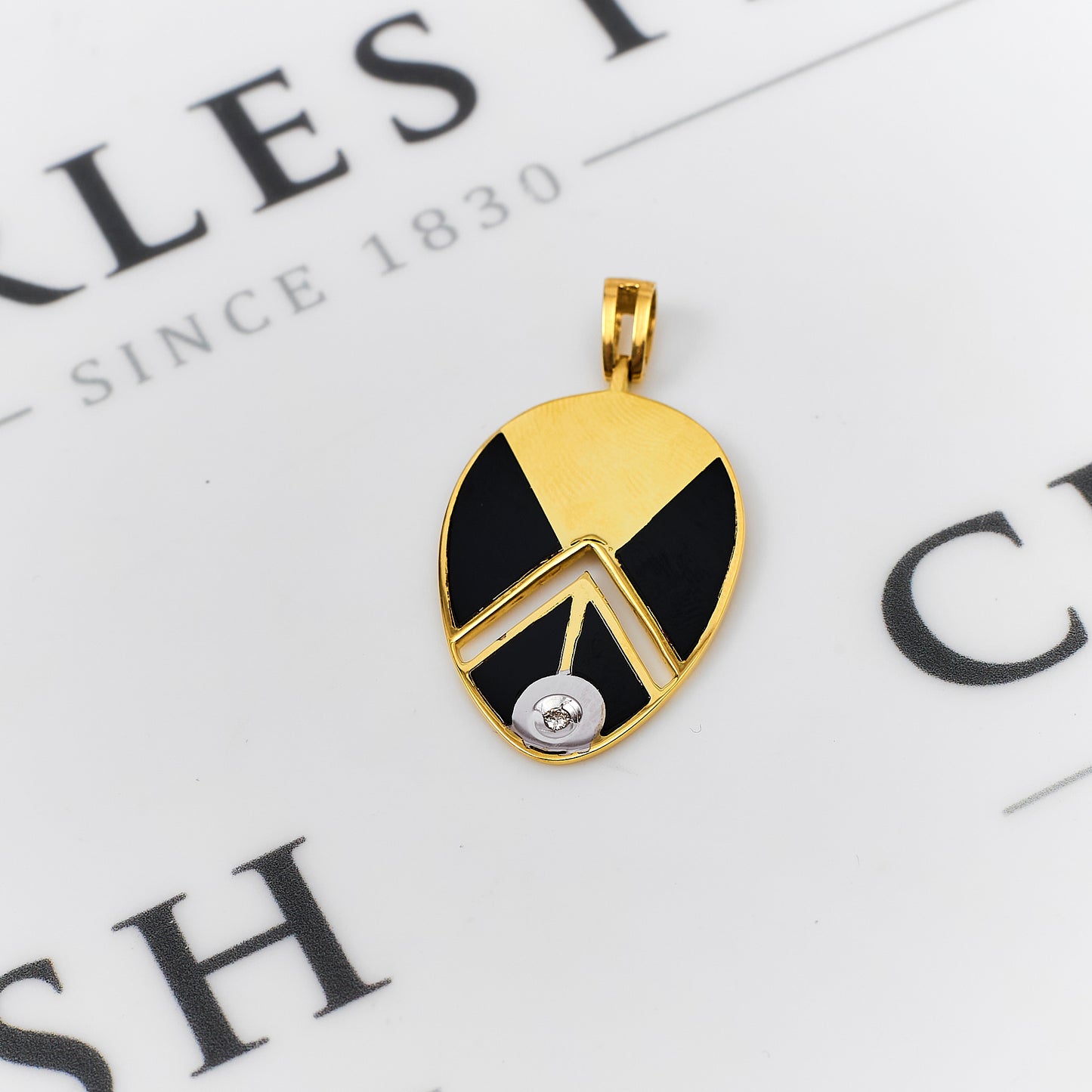 Pre-Owned 18ct Gold Diamond Enamel Oval Pendant