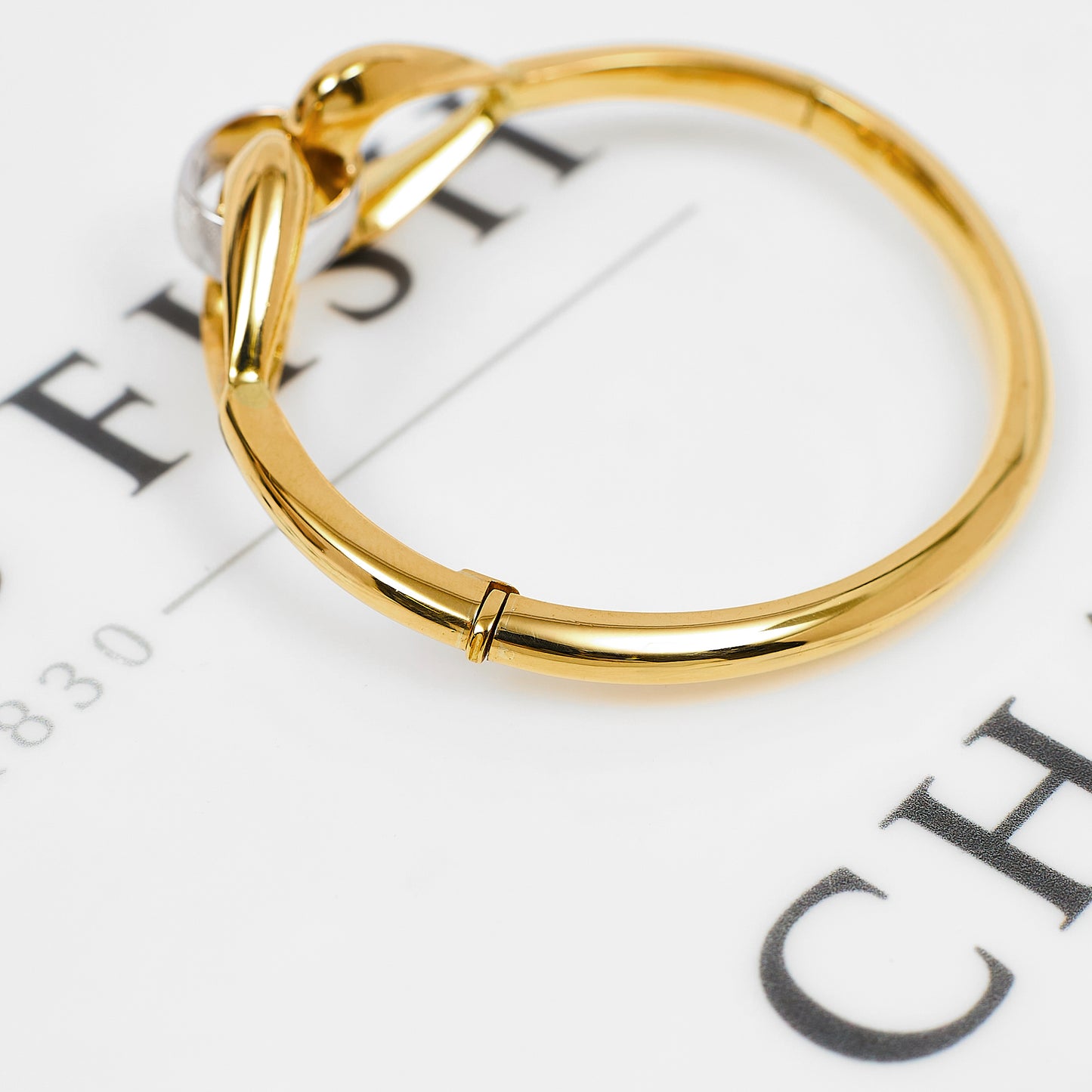 Pre-Owned 18ct Gold Double Noose Design Bangle