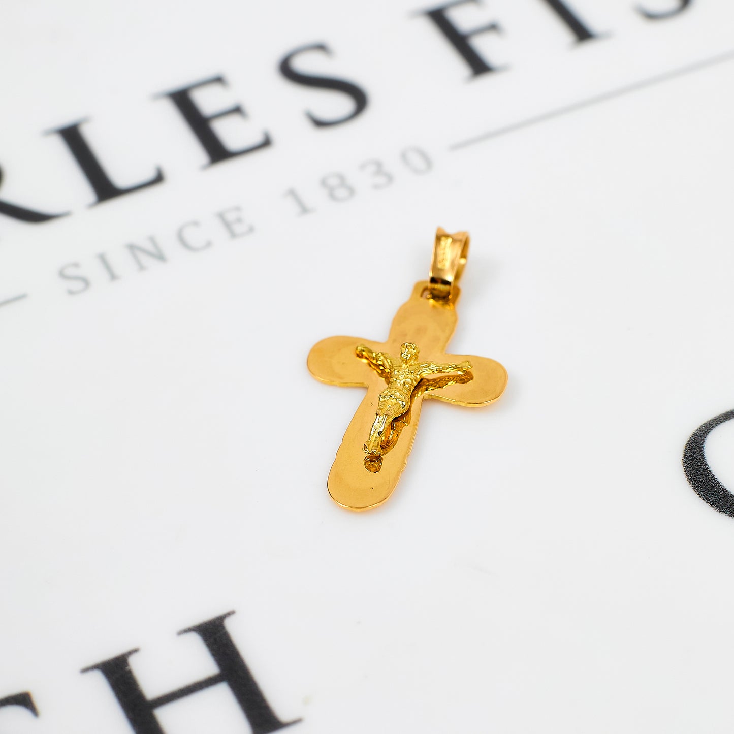 Pre-Owned 18ct Gold Crucifix With Rounded Ends