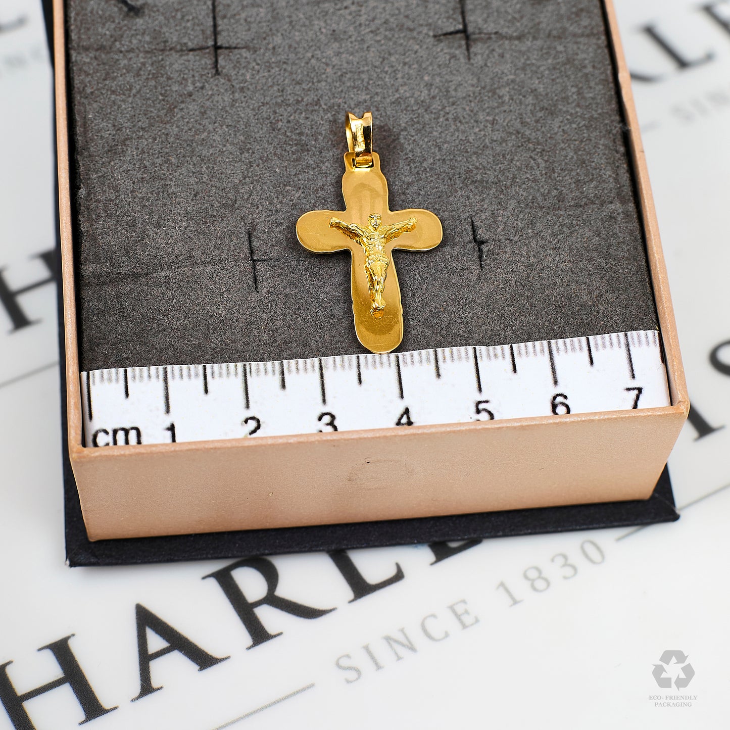 Pre-Owned 18ct Gold Crucifix With Rounded Ends