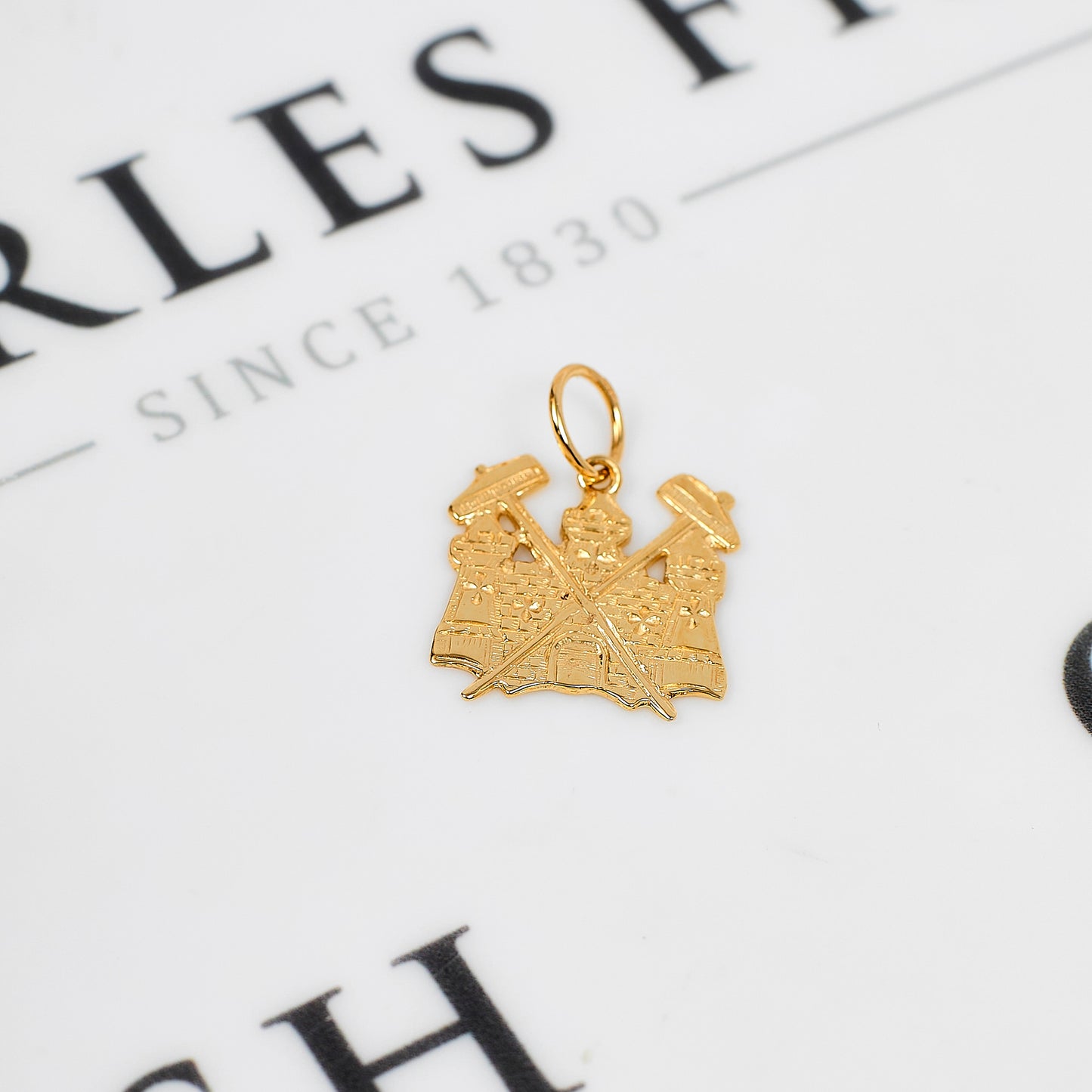 Pre-Owned 9ct Gold West Ham Castle & Hammers Pendant