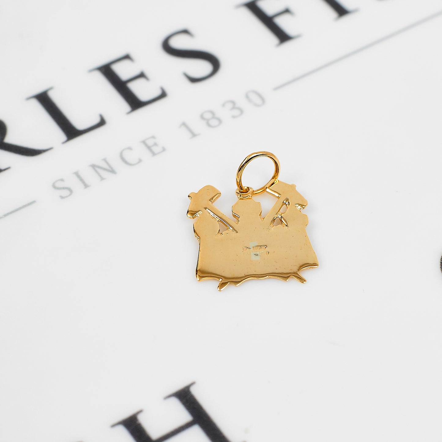 Pre-Owned 9ct Gold West Ham Castle & Hammers Pendant