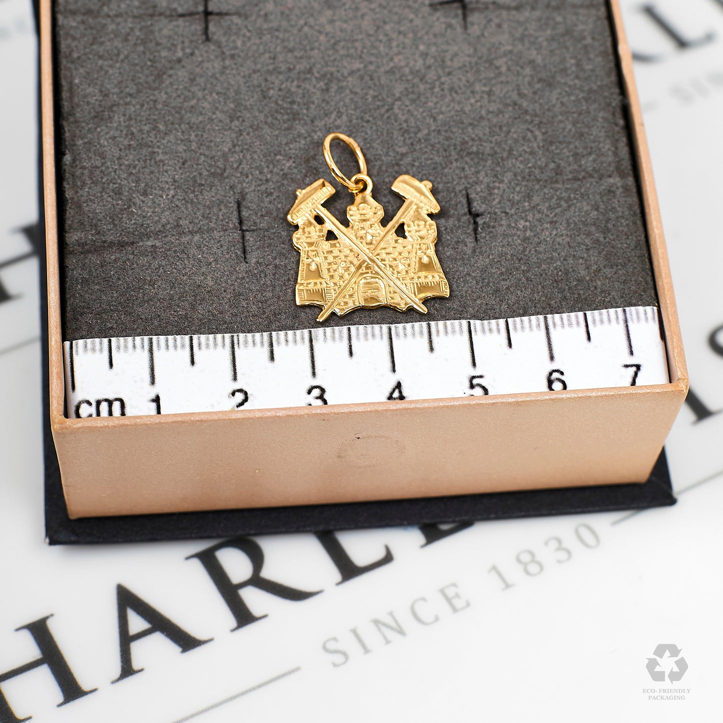 Pre-Owned 9ct Gold West Ham Castle & Hammers Pendant