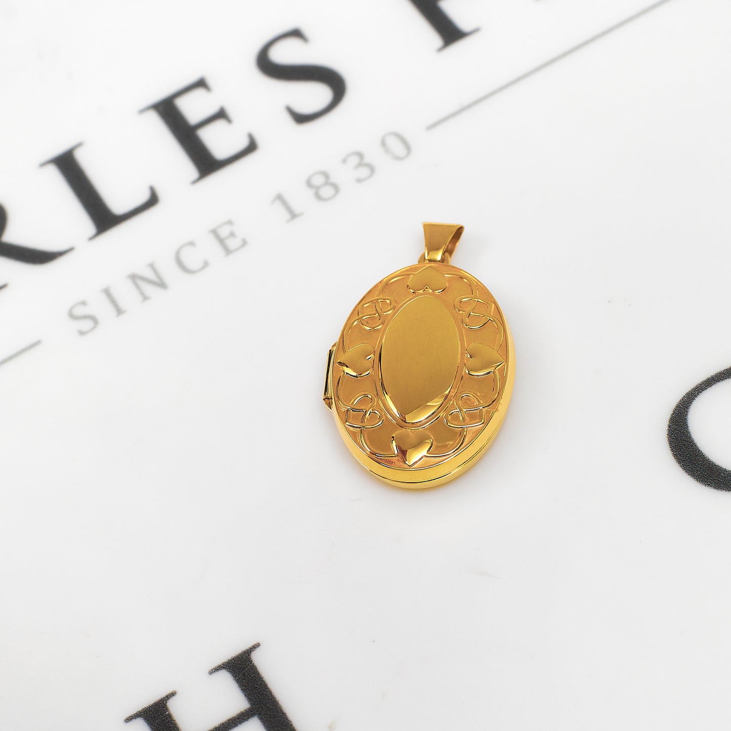 Pre-Owned 9ct Gold Oval Locket Pendant Heart Pattern