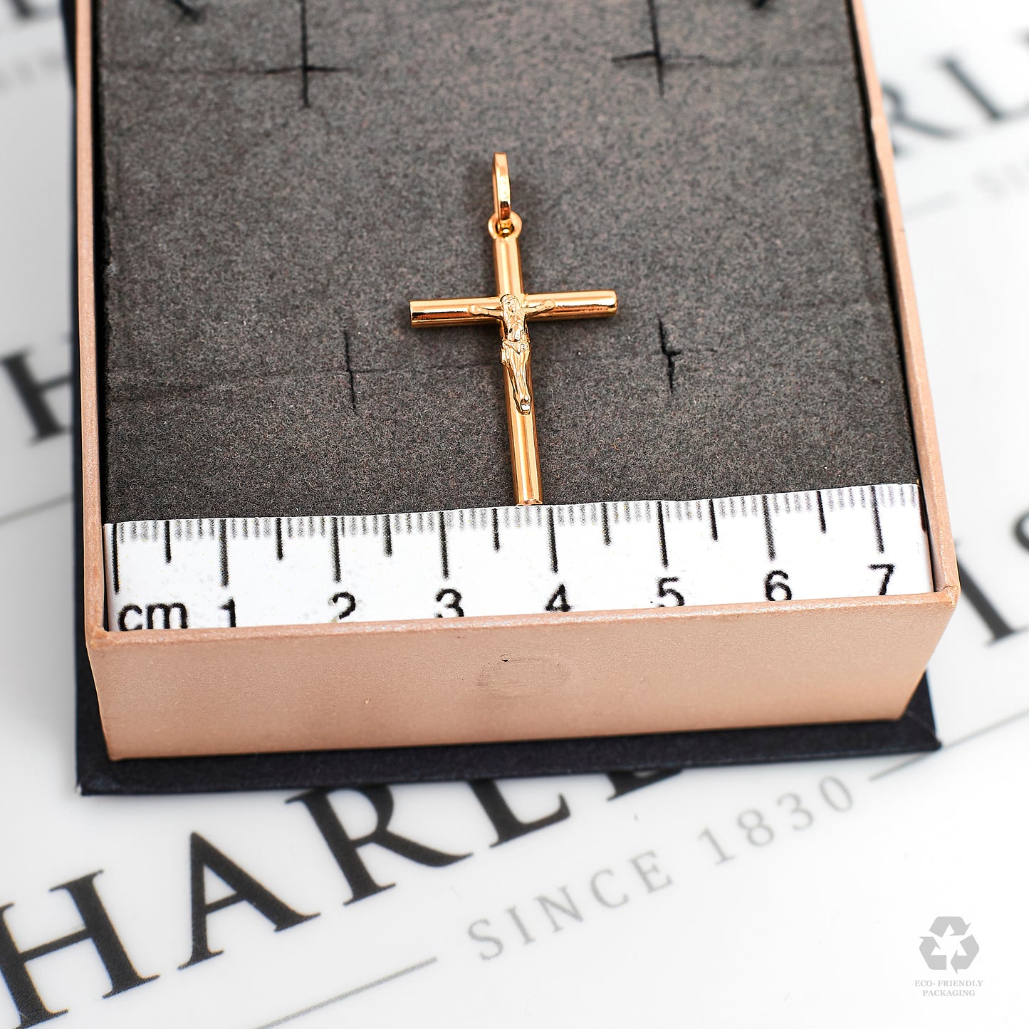 Pre-Owned 18ct Gold Crucifix Pendant