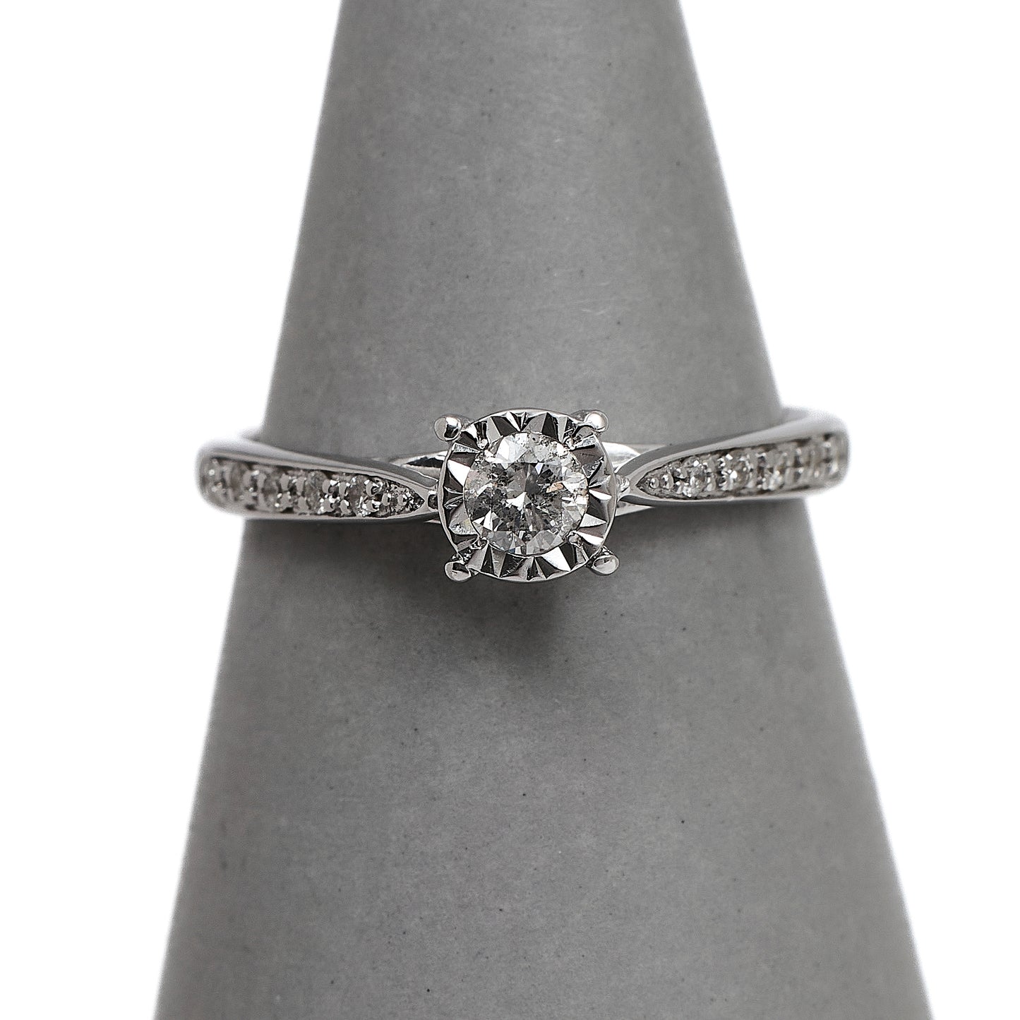 Pre-Owned 9ct White Gold Illusion Set Diamond Ring Size N