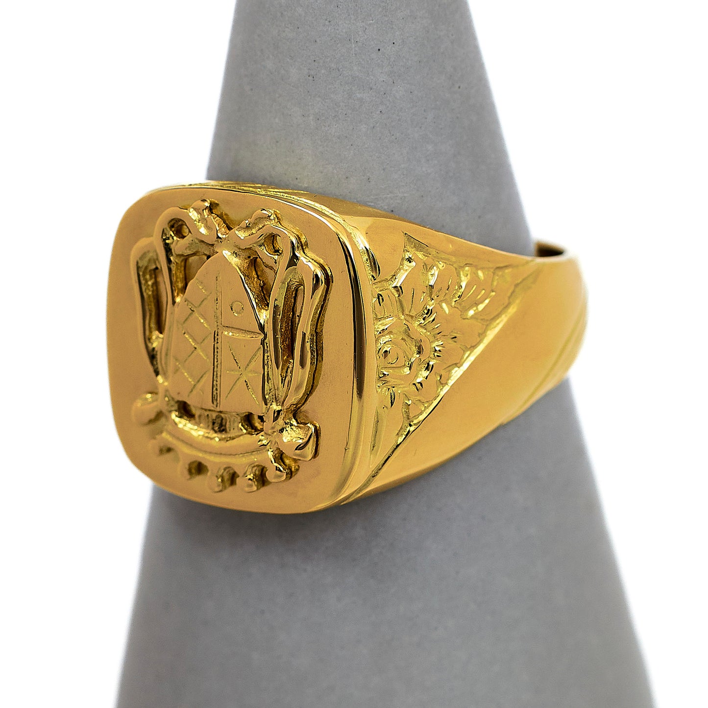 Pre-Owned 18ct Gold Shield Design Signet Ring Size T