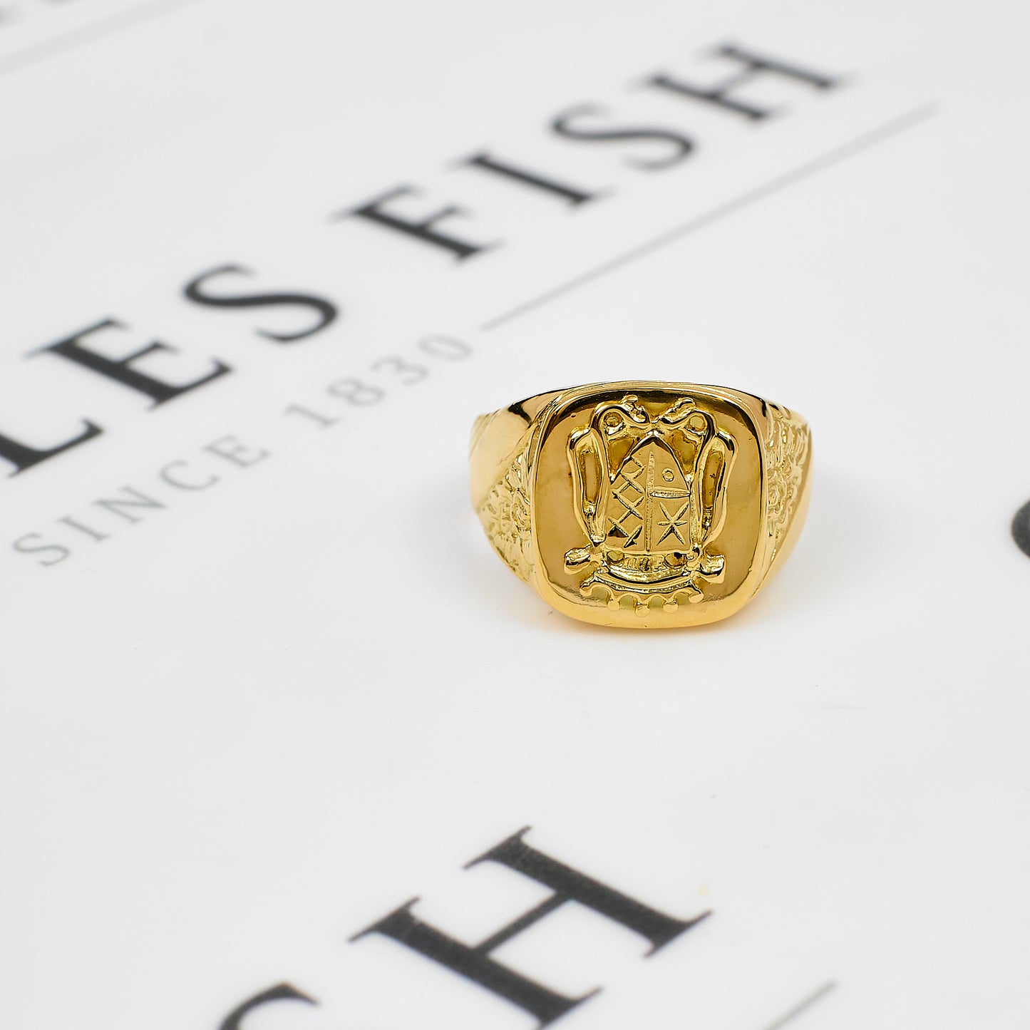 Pre-Owned 18ct Gold Shield Design Signet Ring Size T
