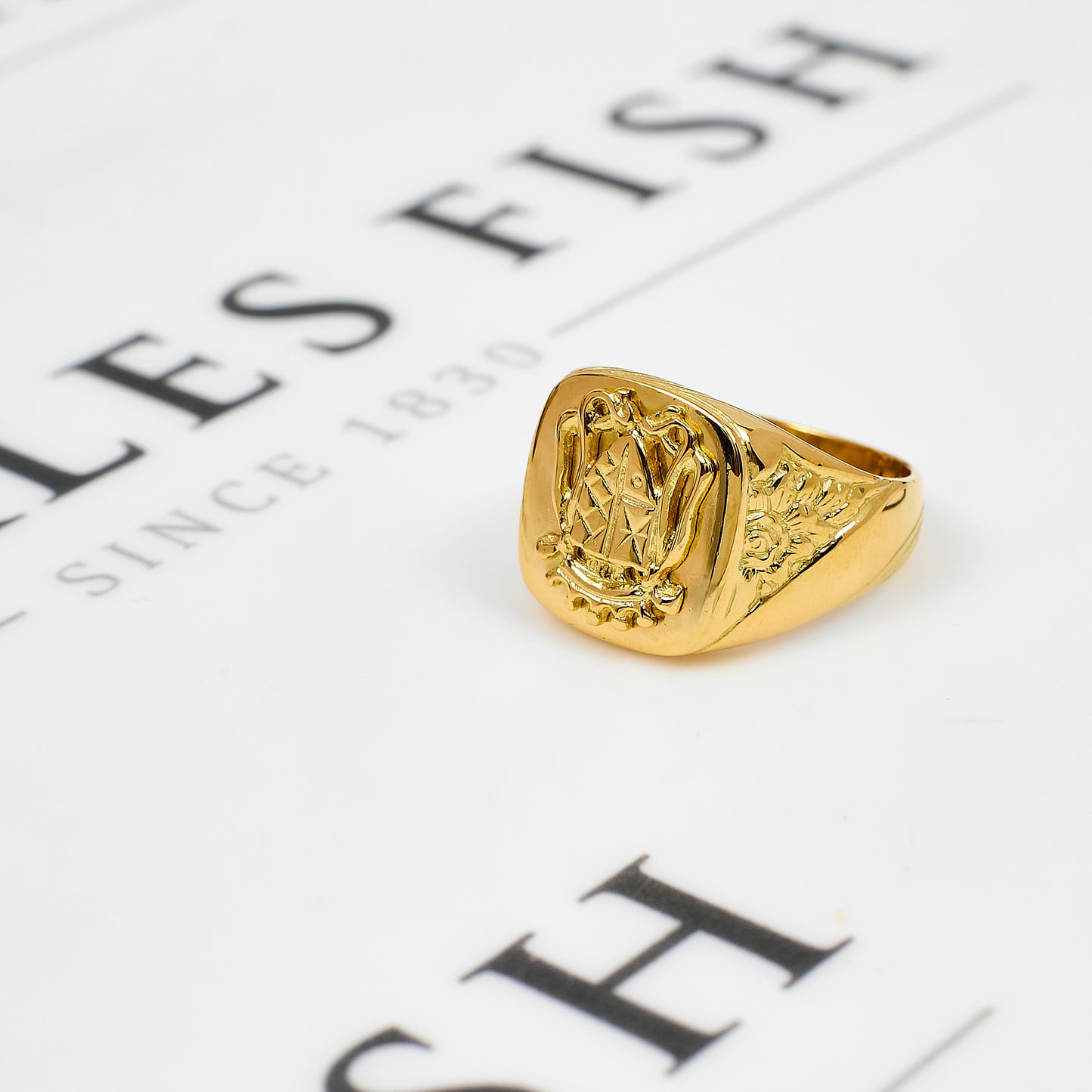 Pre-Owned 18ct Gold Shield Design Signet Ring Size T