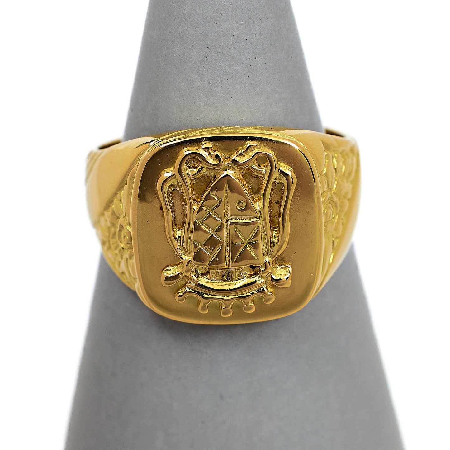 Pre-Owned 18ct Gold Shield Design Signet Ring Size T