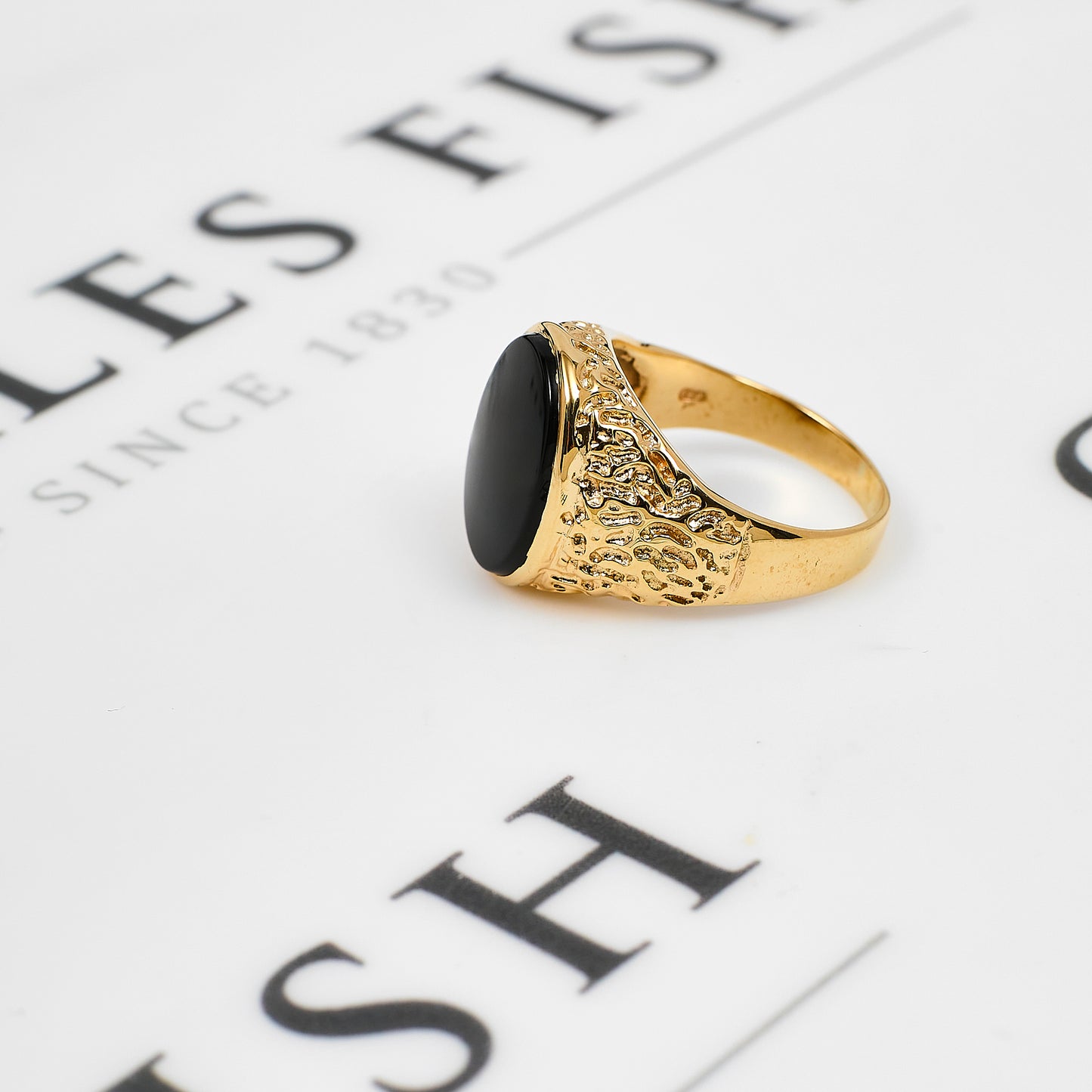 Pre-Owned 9ct Gold Oval Onyx Signet Ring Size R