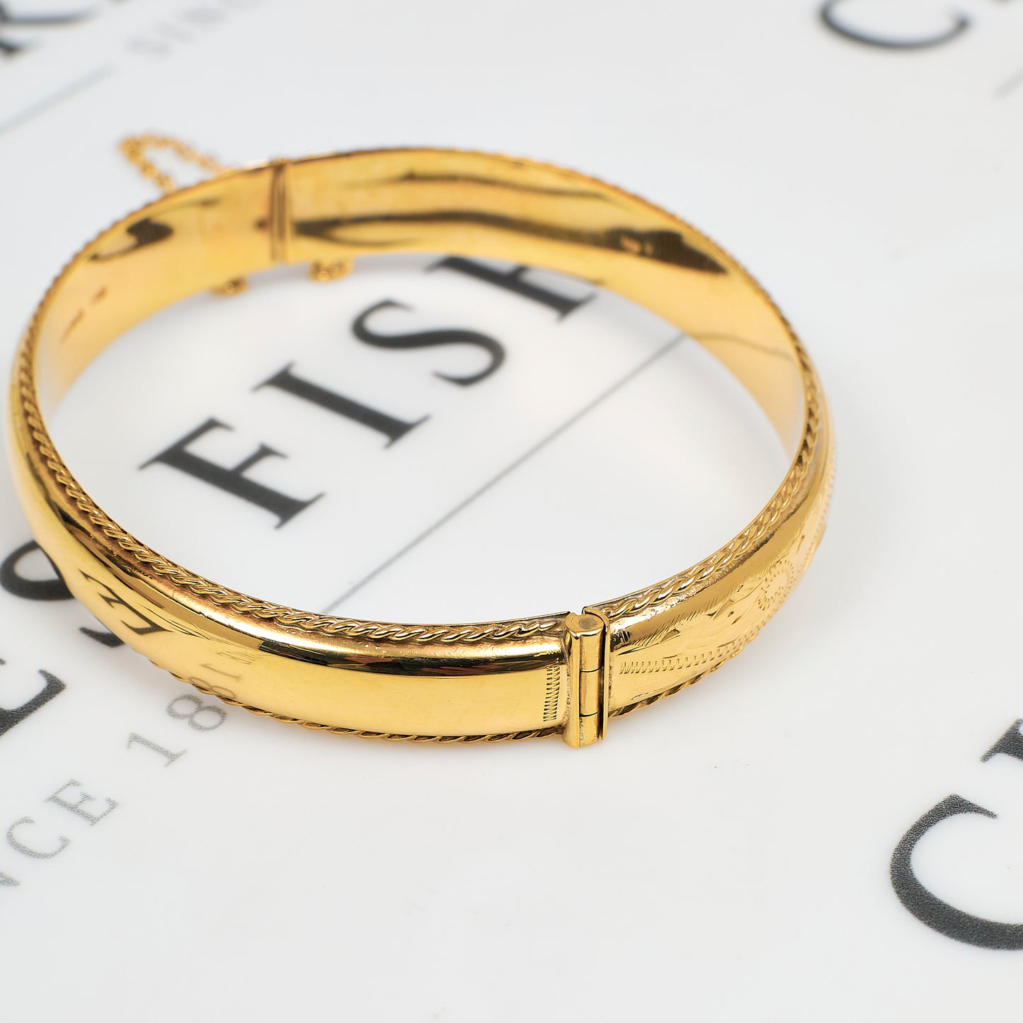 Pre-Owned 9ct Gold Patterned Hinged Bangle