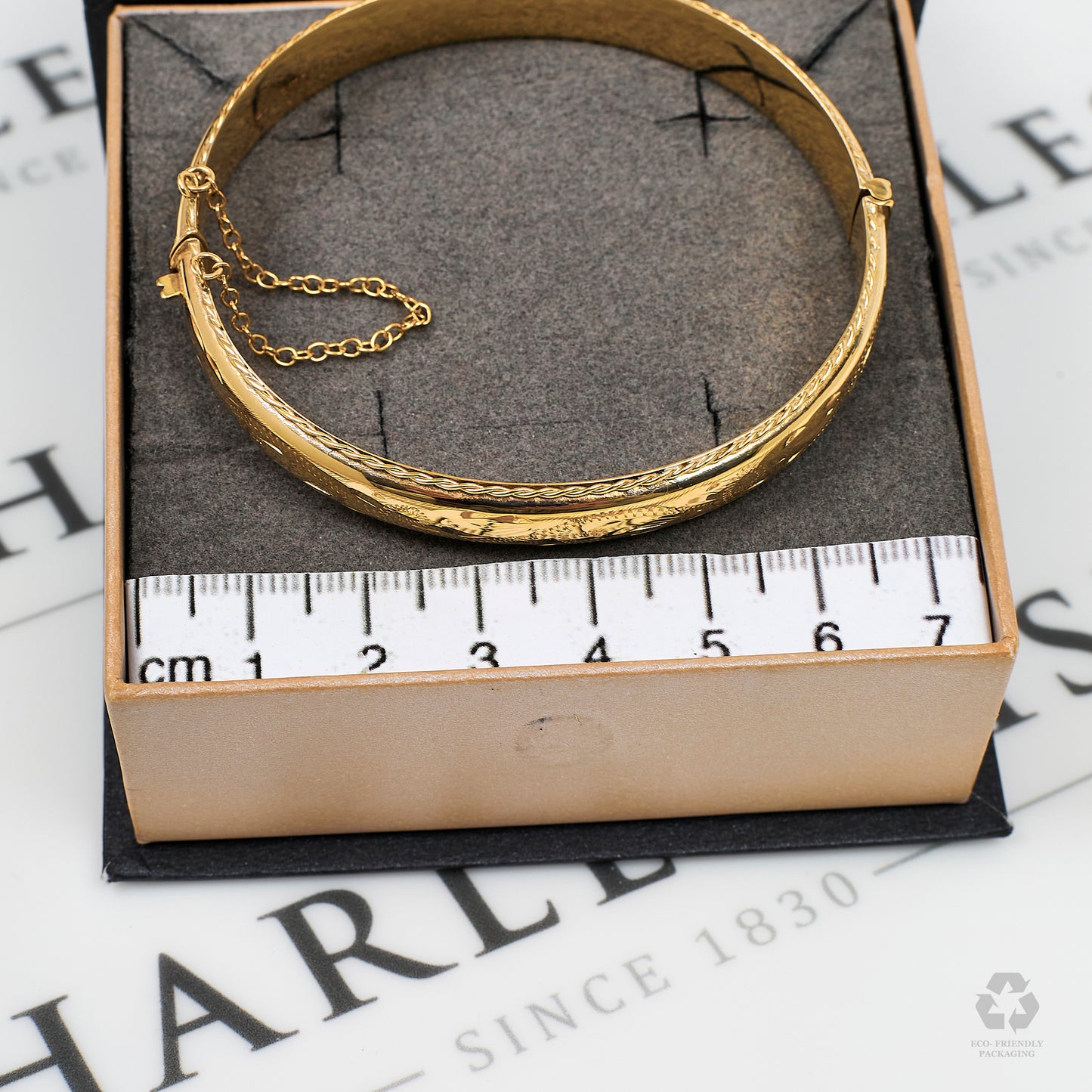 Pre-Owned 9ct Gold Patterned Hinged Bangle