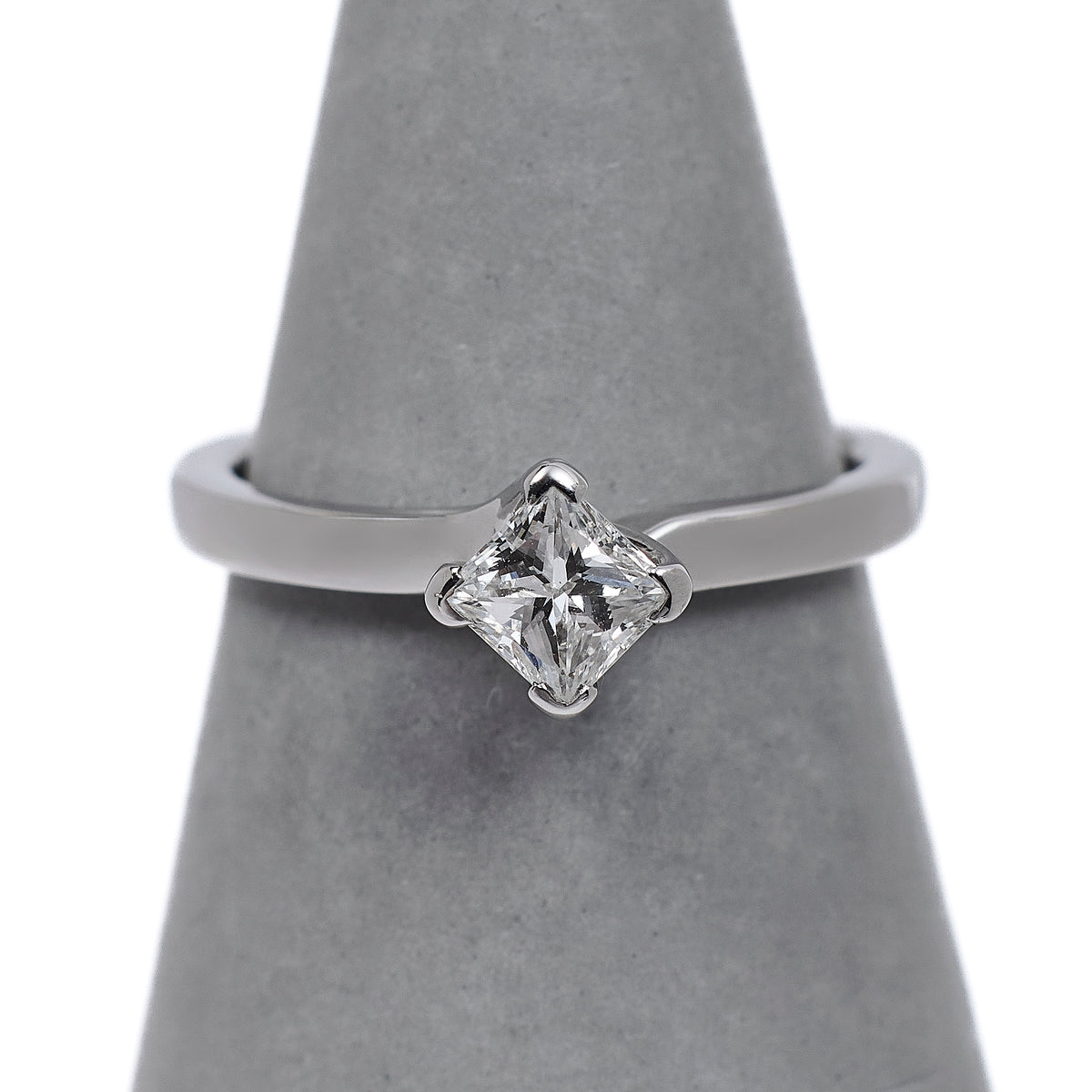 Pre-Owned 18ct White Gold Princess Cut Diamond Ring Size H