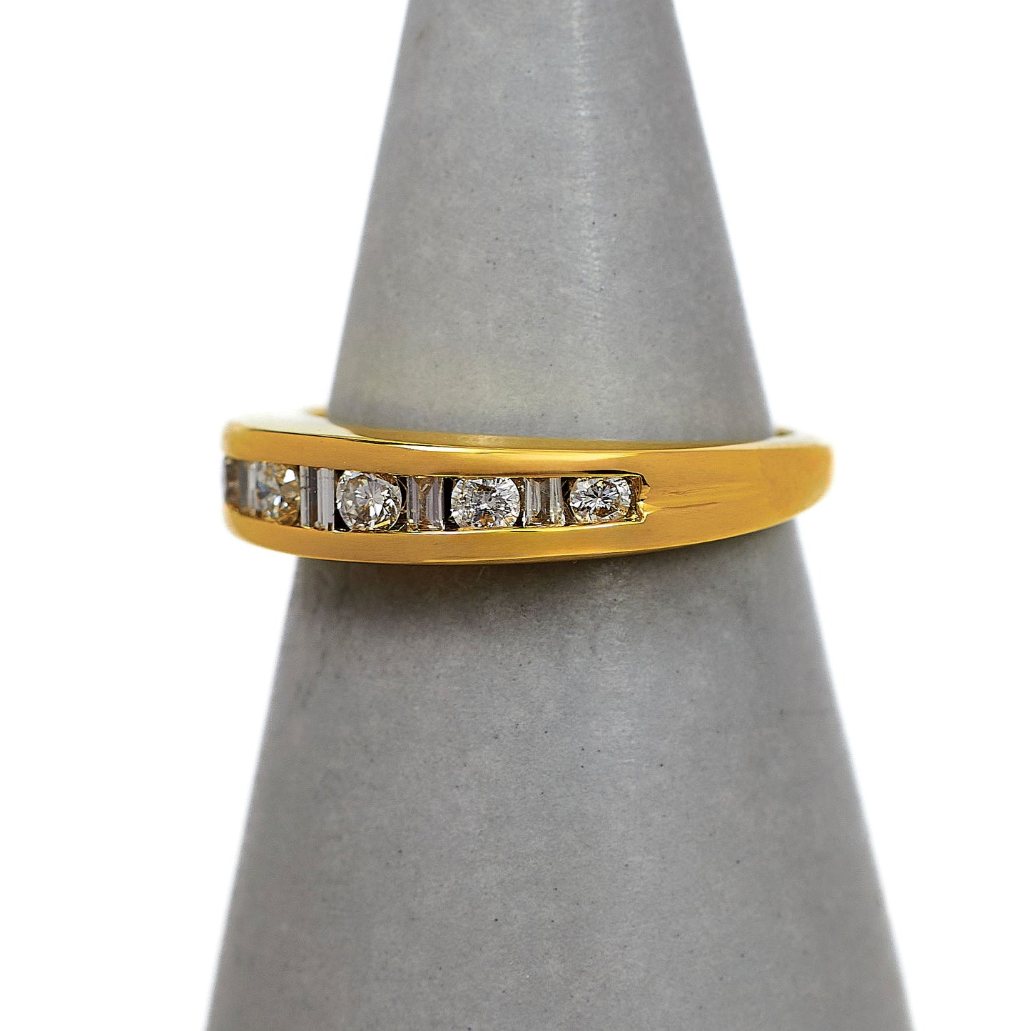 Pre-Owned 18ct Gold Brilliant & Baguette Diamond Ring Size J