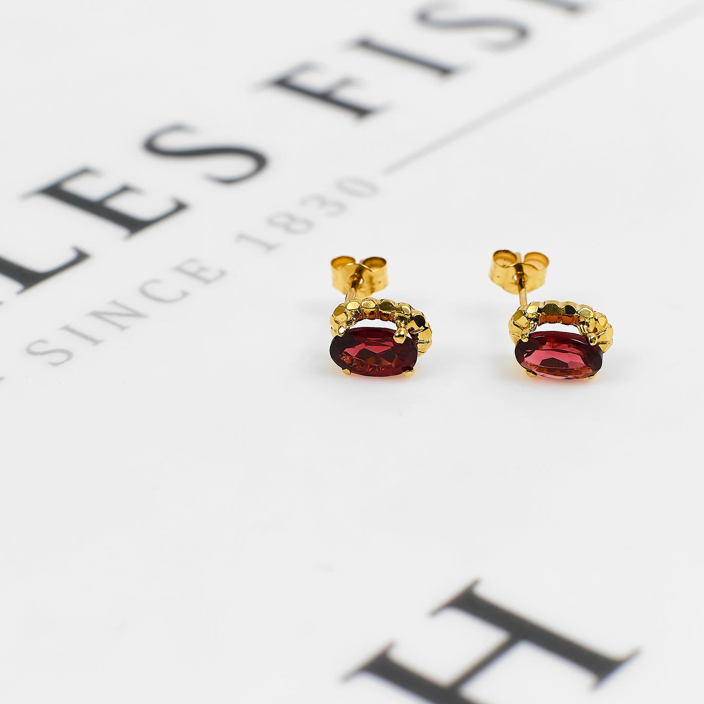 Pre-Owned 9ct Gold Oval Garnet Stud Earrings