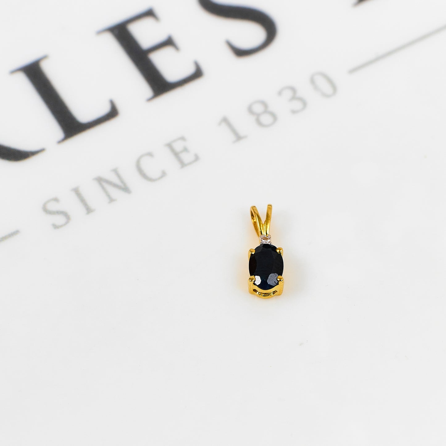 Pre-Owned 18ct Gold Oval Sapphire & Diamond Pendant Petite