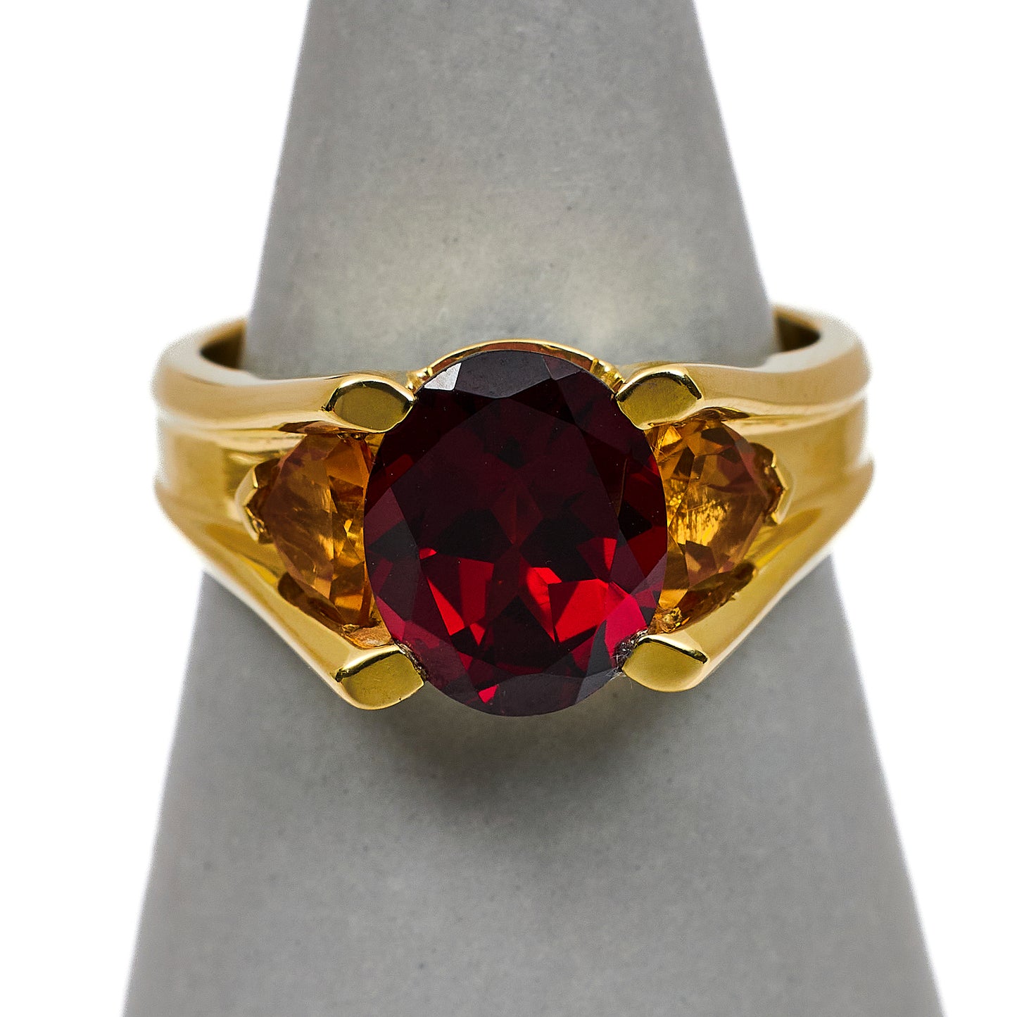 Pre-Owned 14ct Gold Oval Garnet Ring Size T