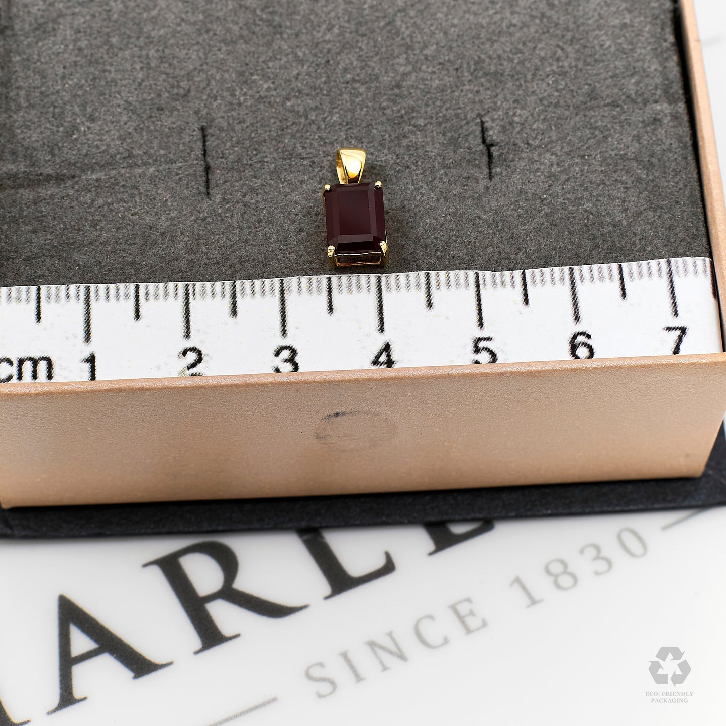 Pre-Owned 9ct Gold Rectangle Garnet Pendant