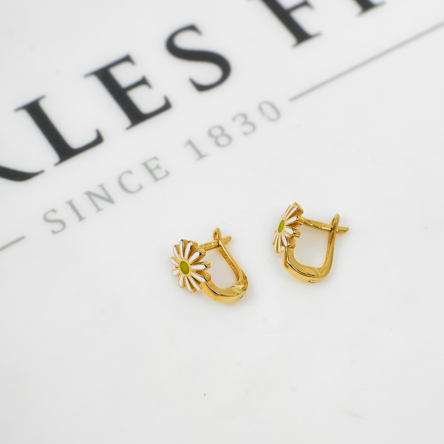 Pre-Owned 14ct Gold Daisy Enamel Earrings