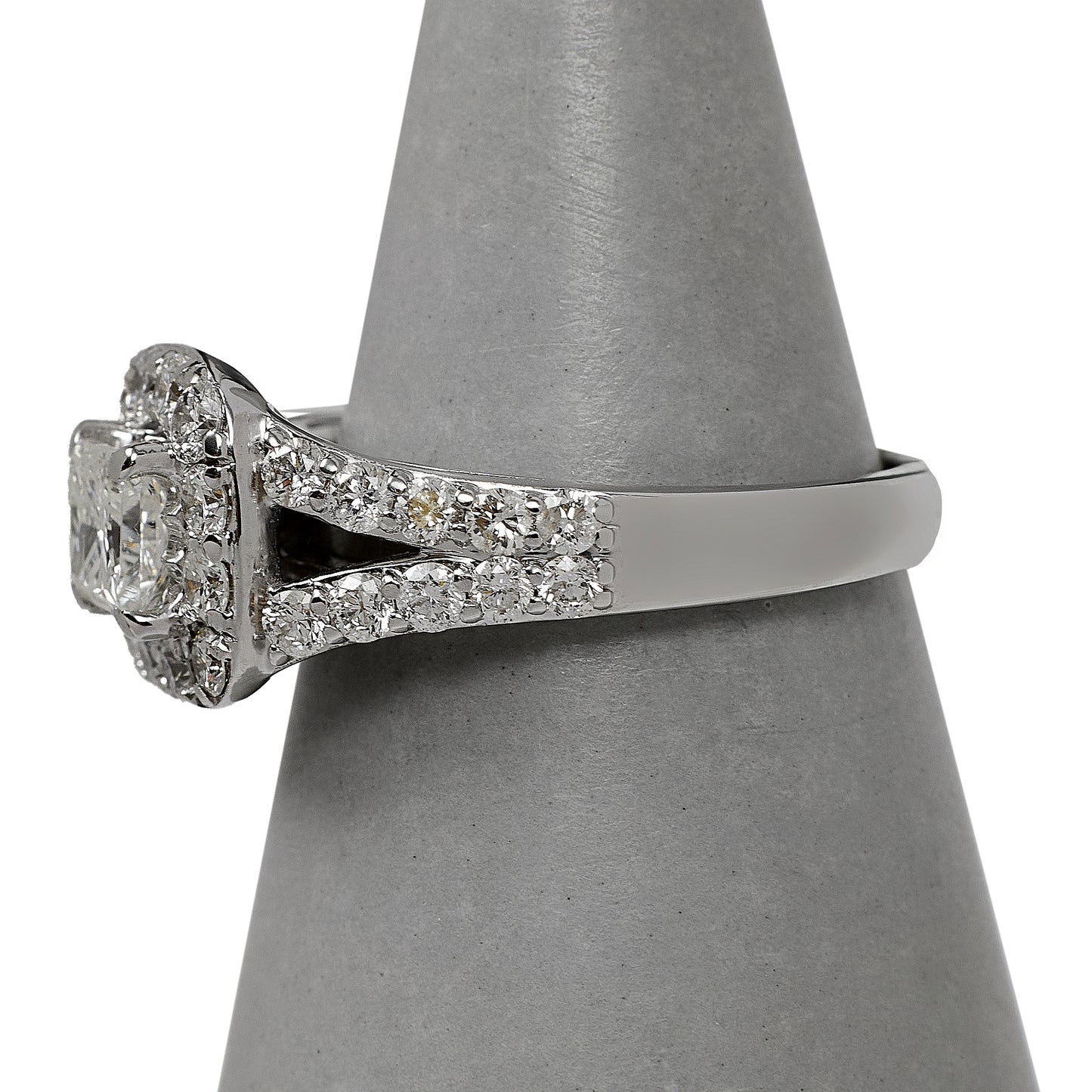 Pre-Owned 18ct White Gold Diamond Cluster Ring Size N