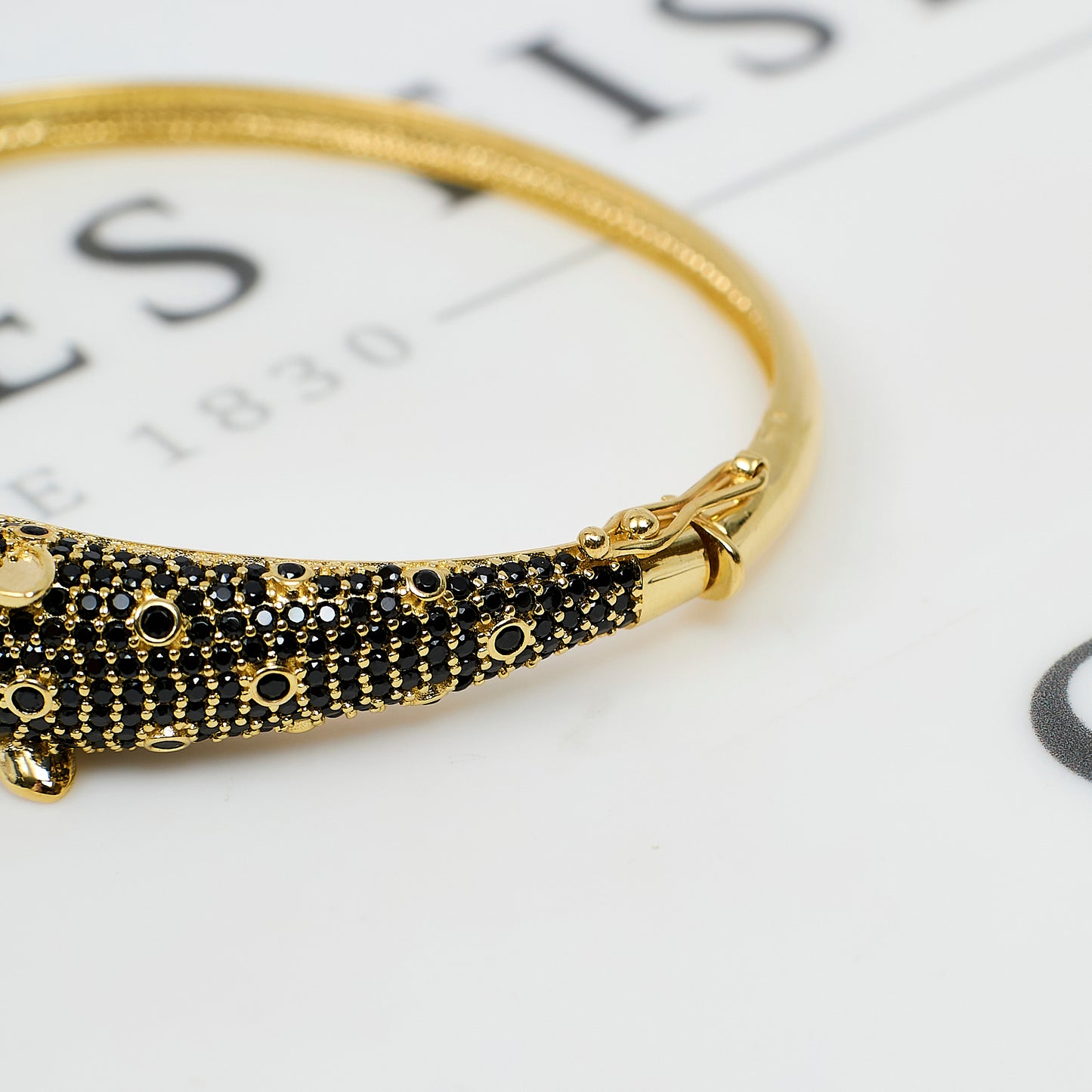 Pre-Owned 14ct Gold Black CZ 2 Panther Head Hinged Bracelet