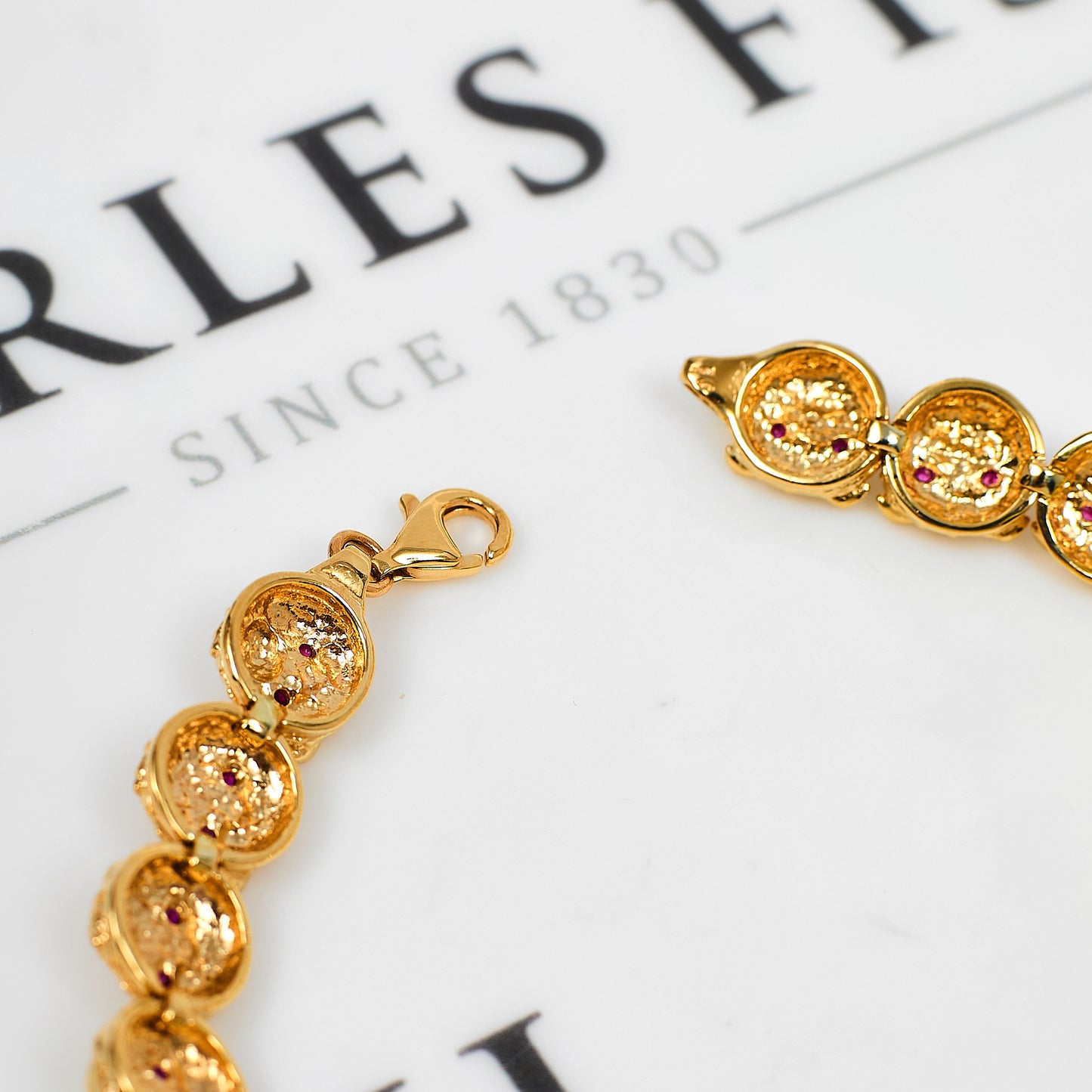 Pre-Owned 9ct Gold Synthetic Stone Bulldog Bracelet 8.5 Inch