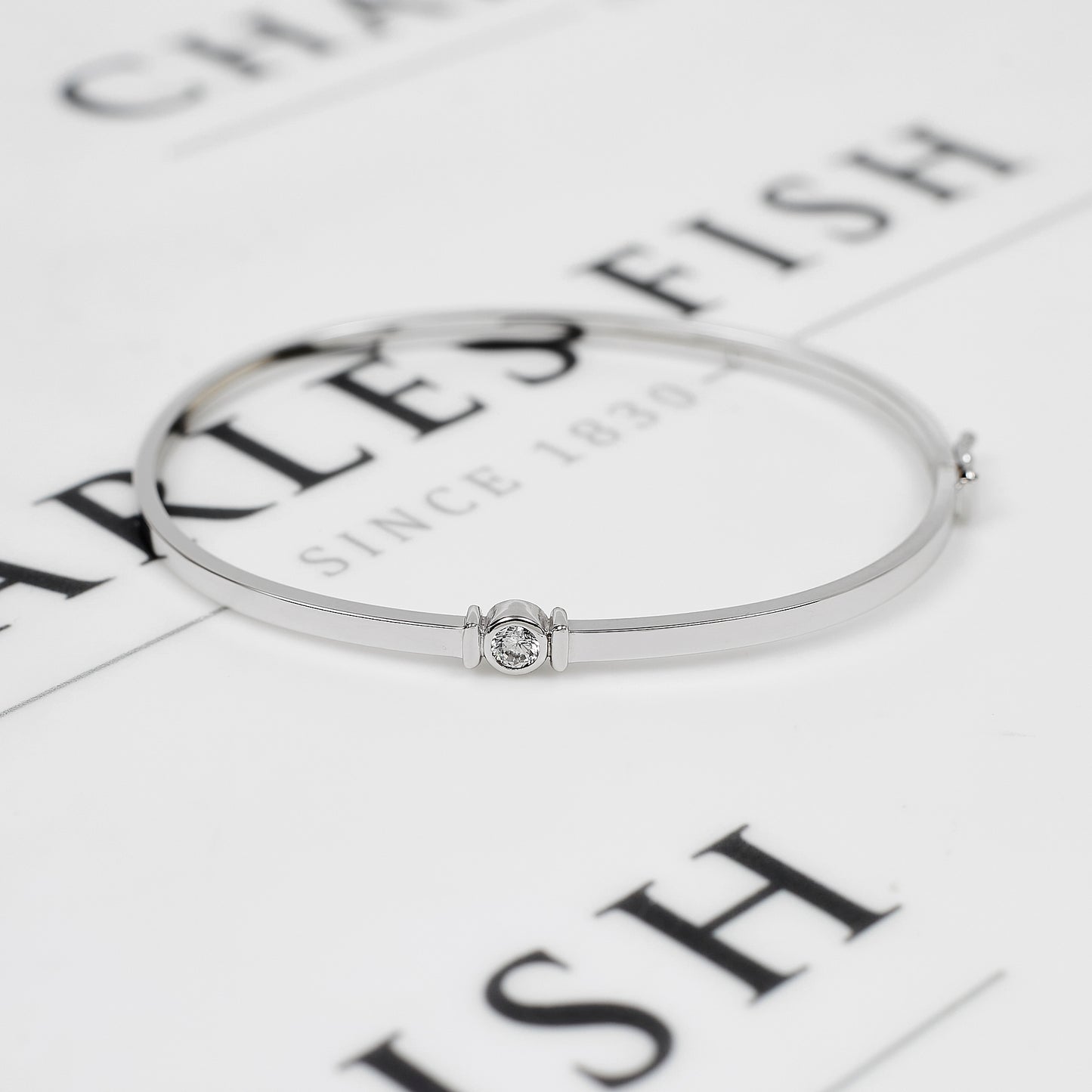 Pre-Owned 9ct White Gold Single CZ Bangle