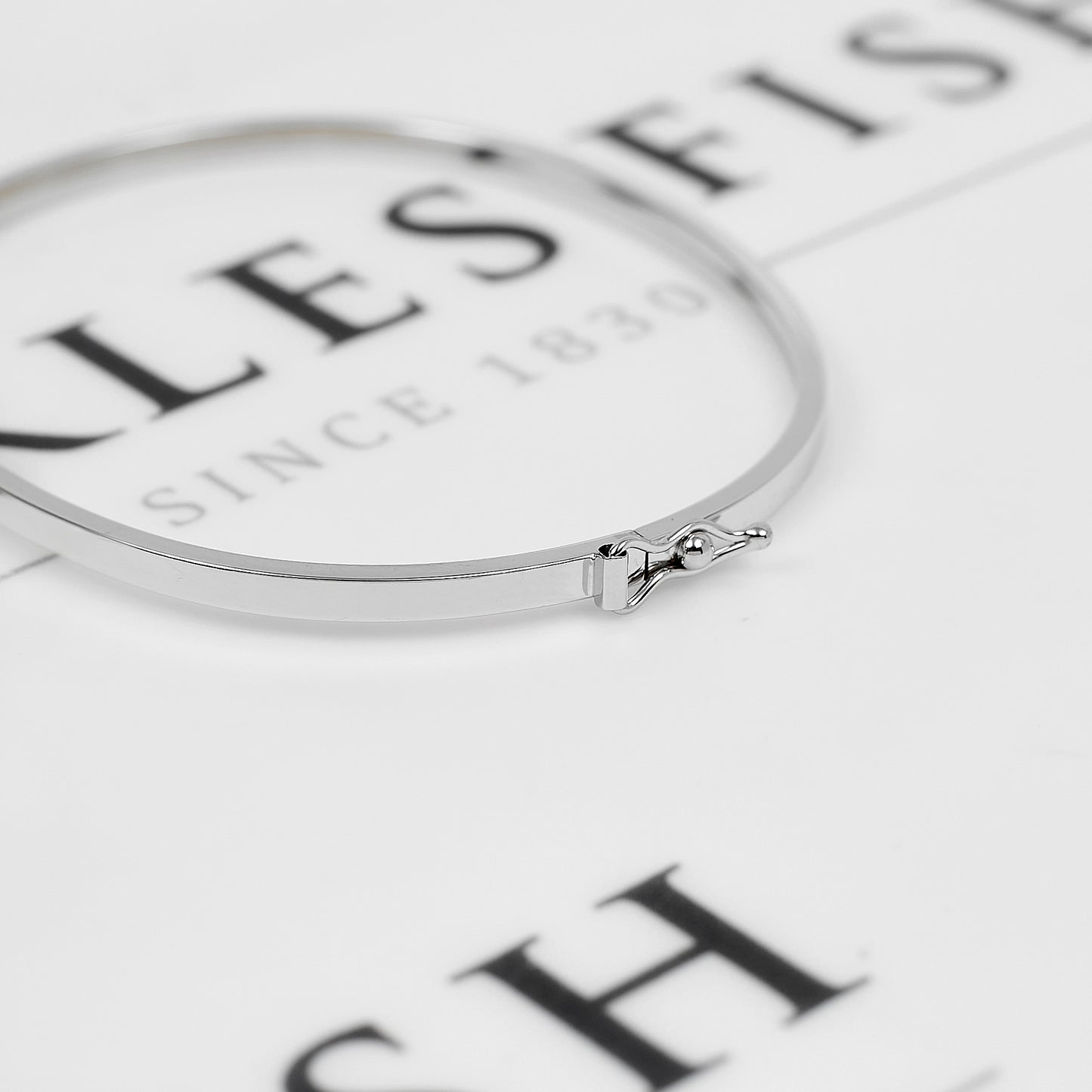 Pre-Owned 9ct White Gold Single CZ Bangle